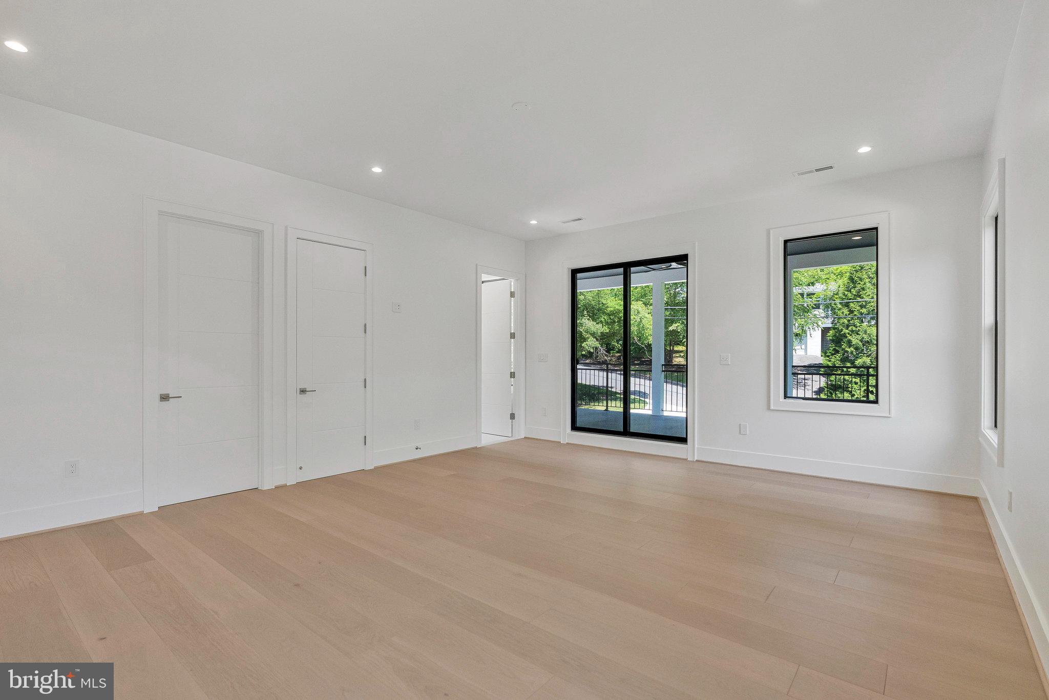 SALONA VILLAGE - Residential