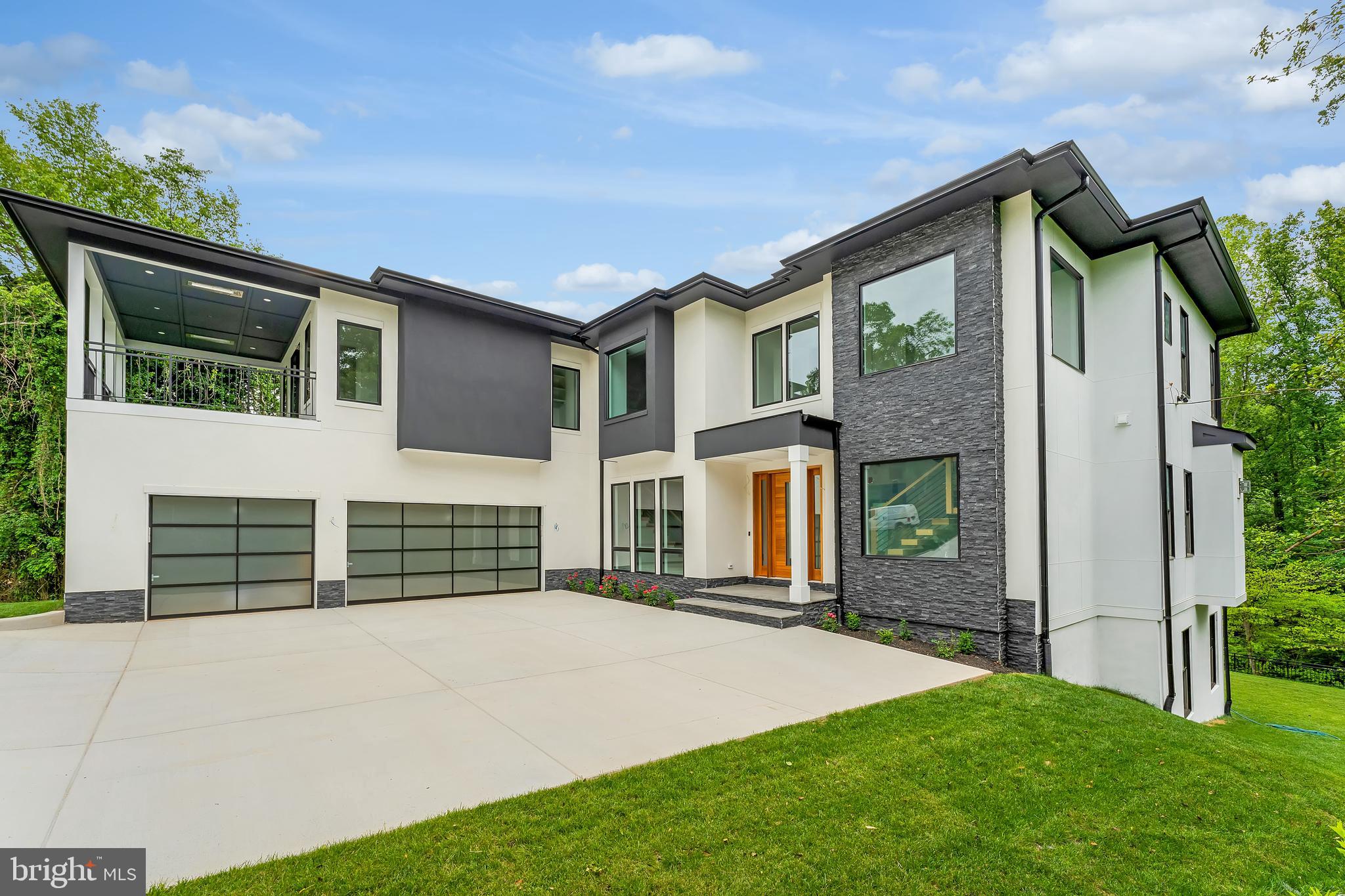 SALONA VILLAGE - Residential