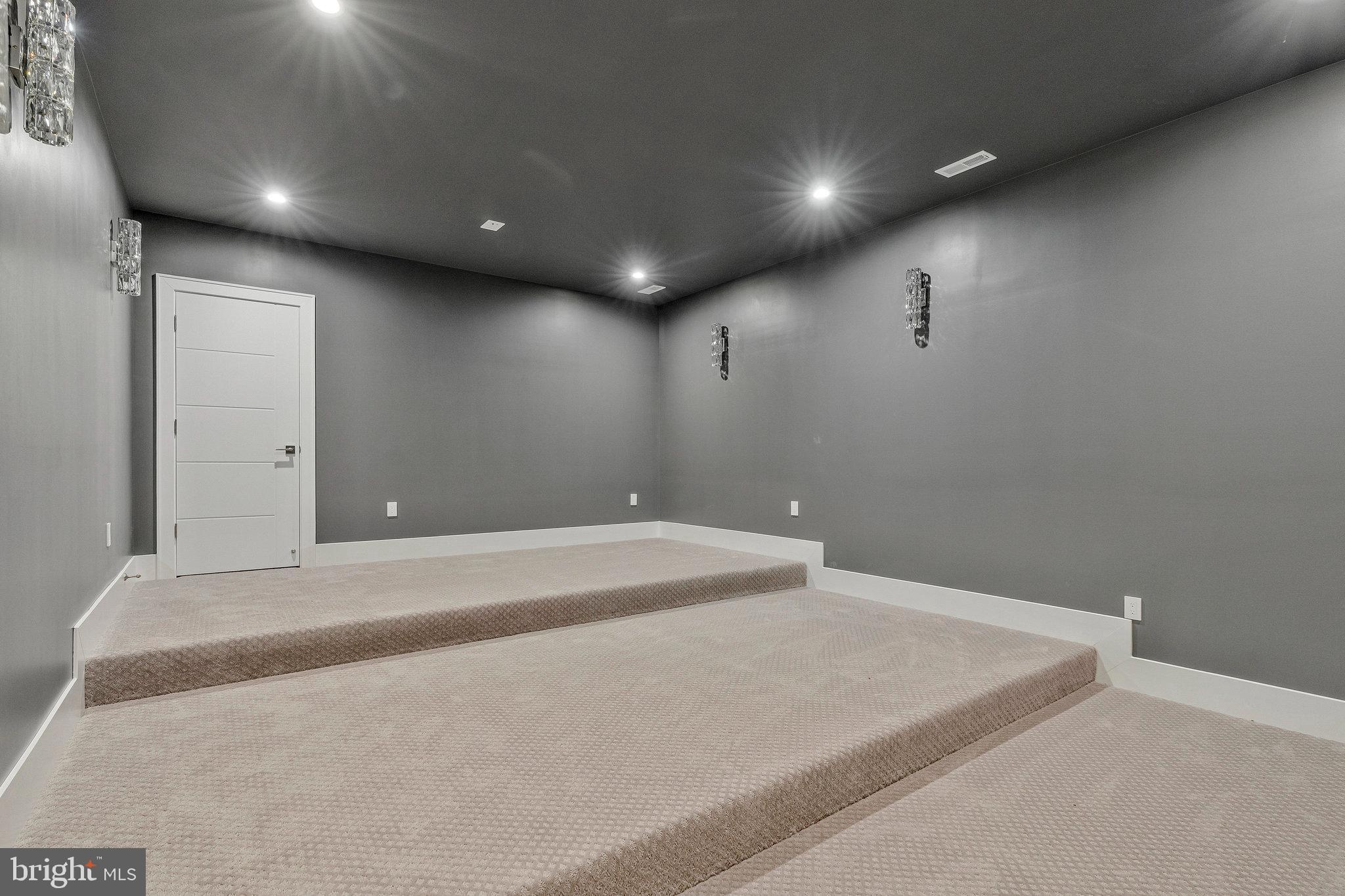 SALONA VILLAGE - Residential