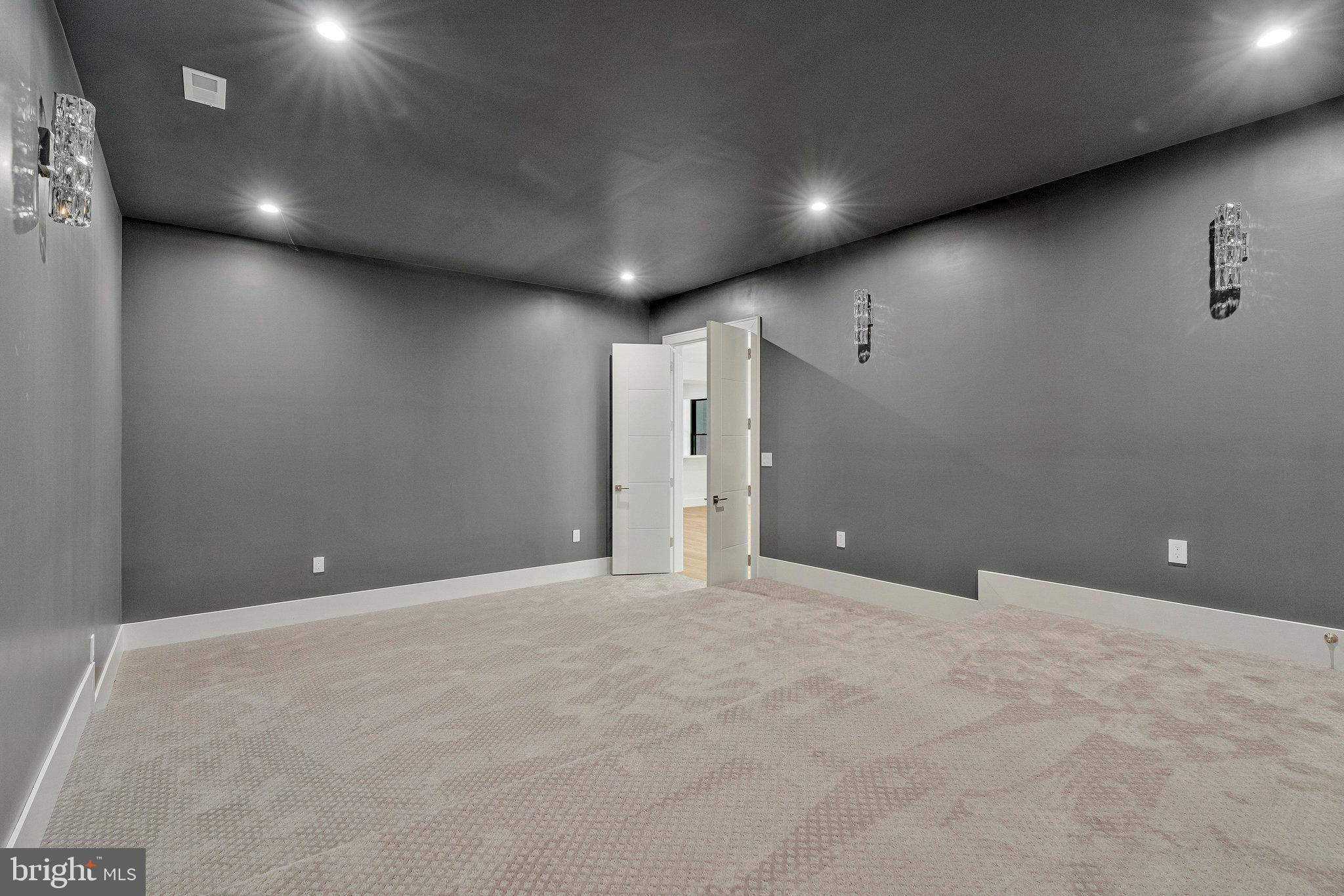 SALONA VILLAGE - Residential