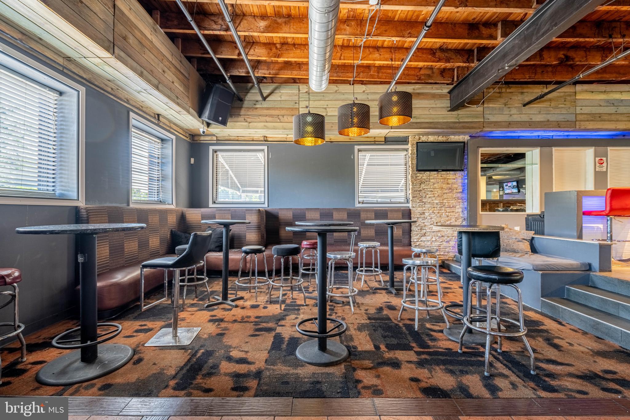 FELTONVILLE - Commercial Sale