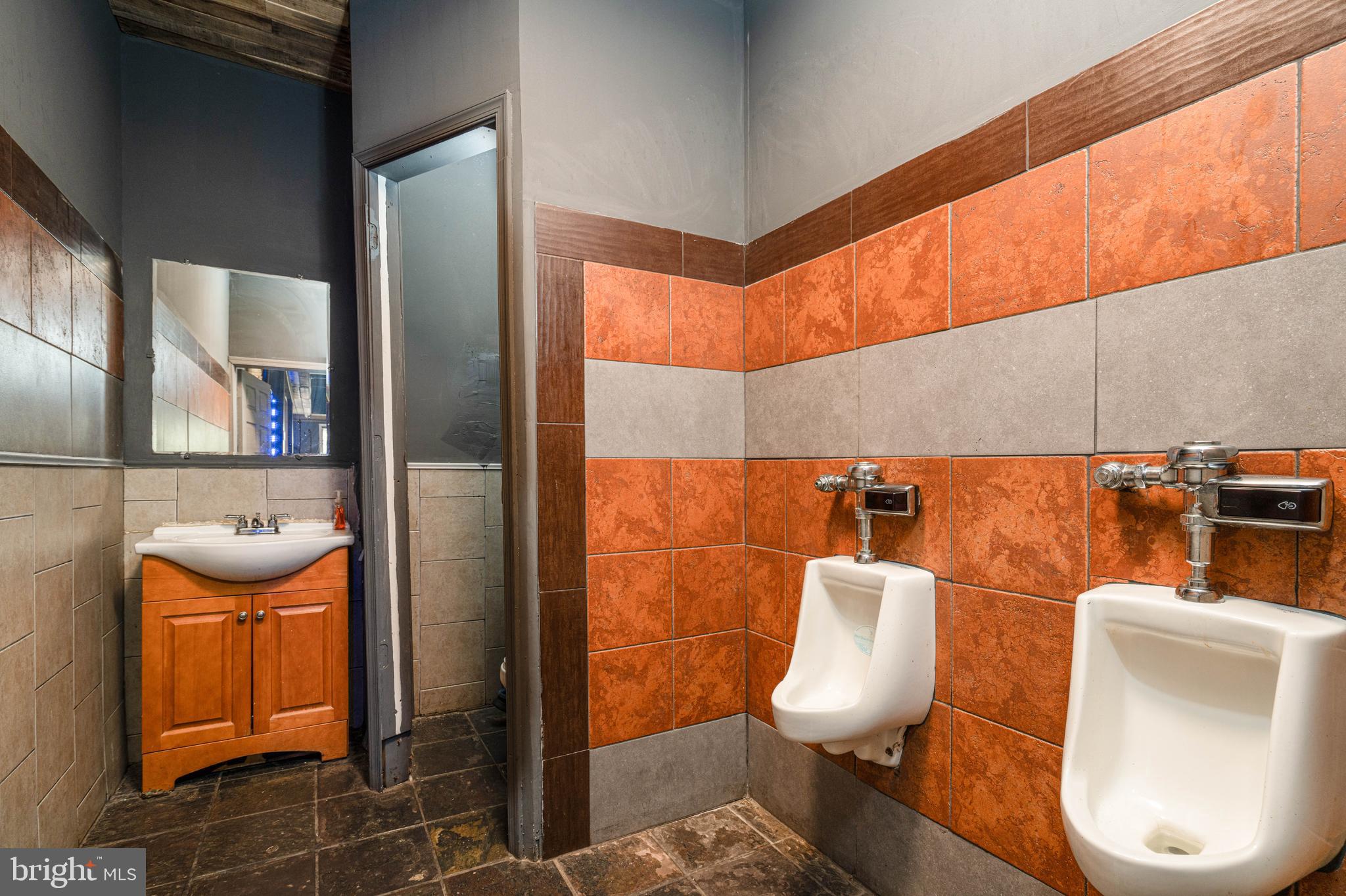 FELTONVILLE - Commercial Sale