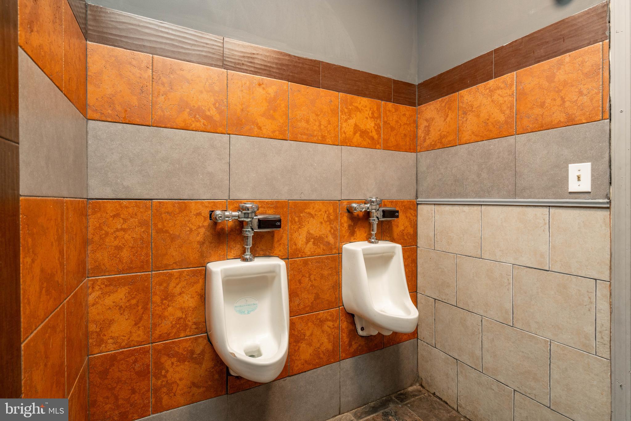 FELTONVILLE - Commercial Sale