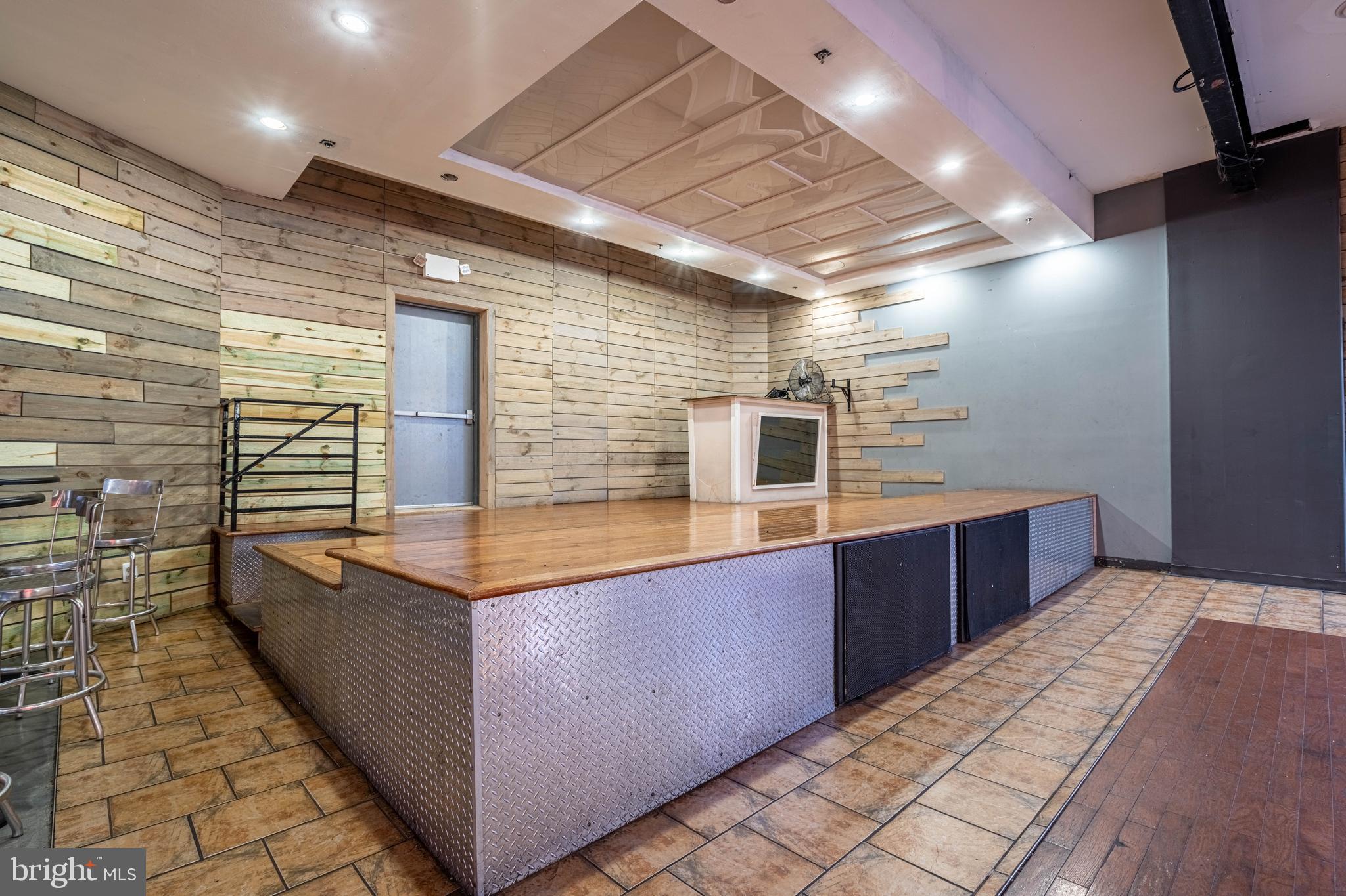 FELTONVILLE - Commercial Sale