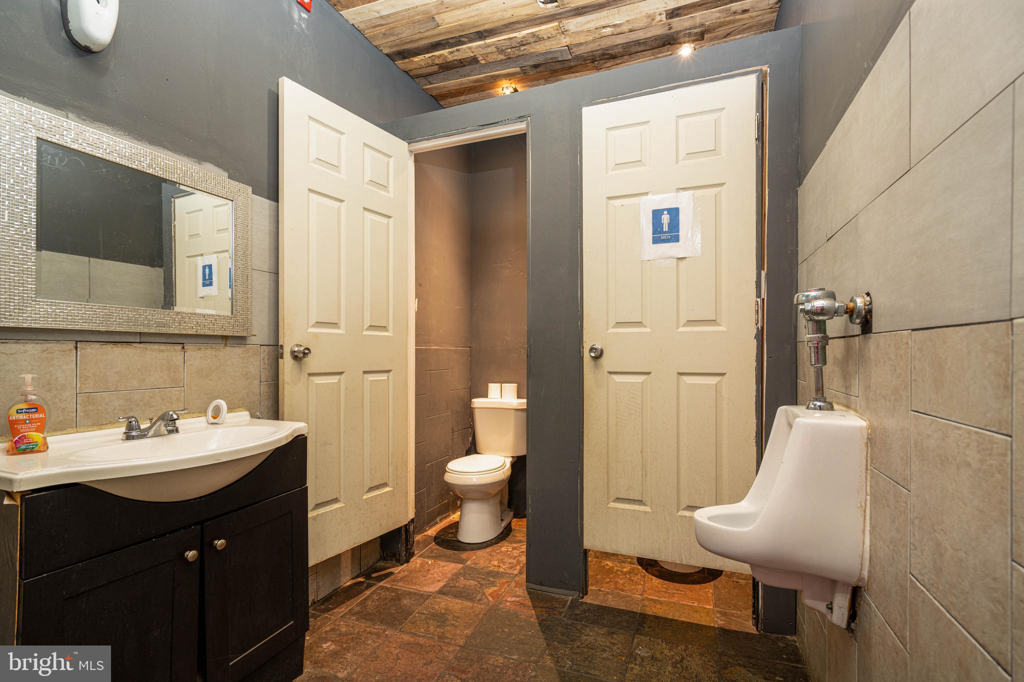 FELTONVILLE - Commercial Sale