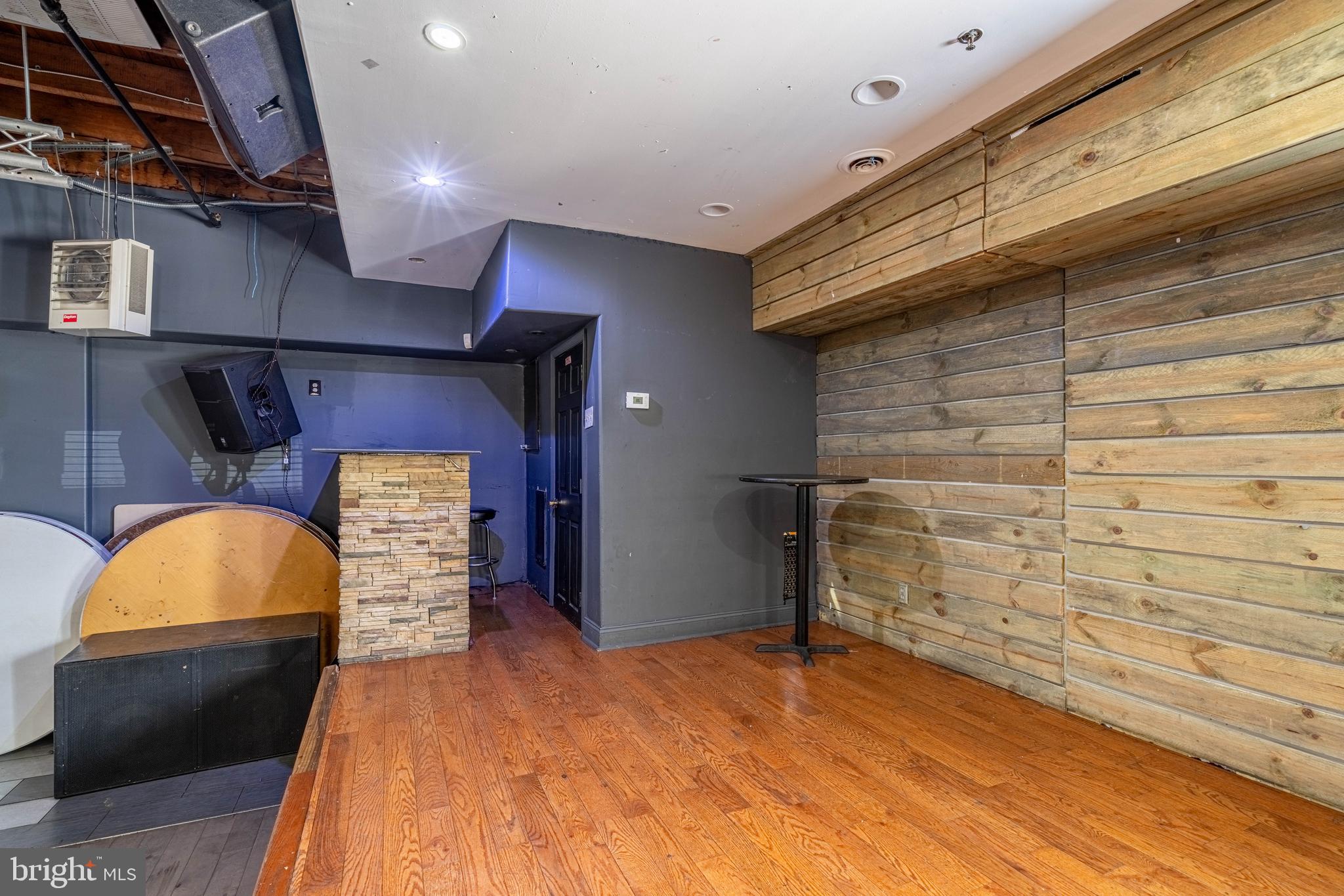 FELTONVILLE - Commercial Sale