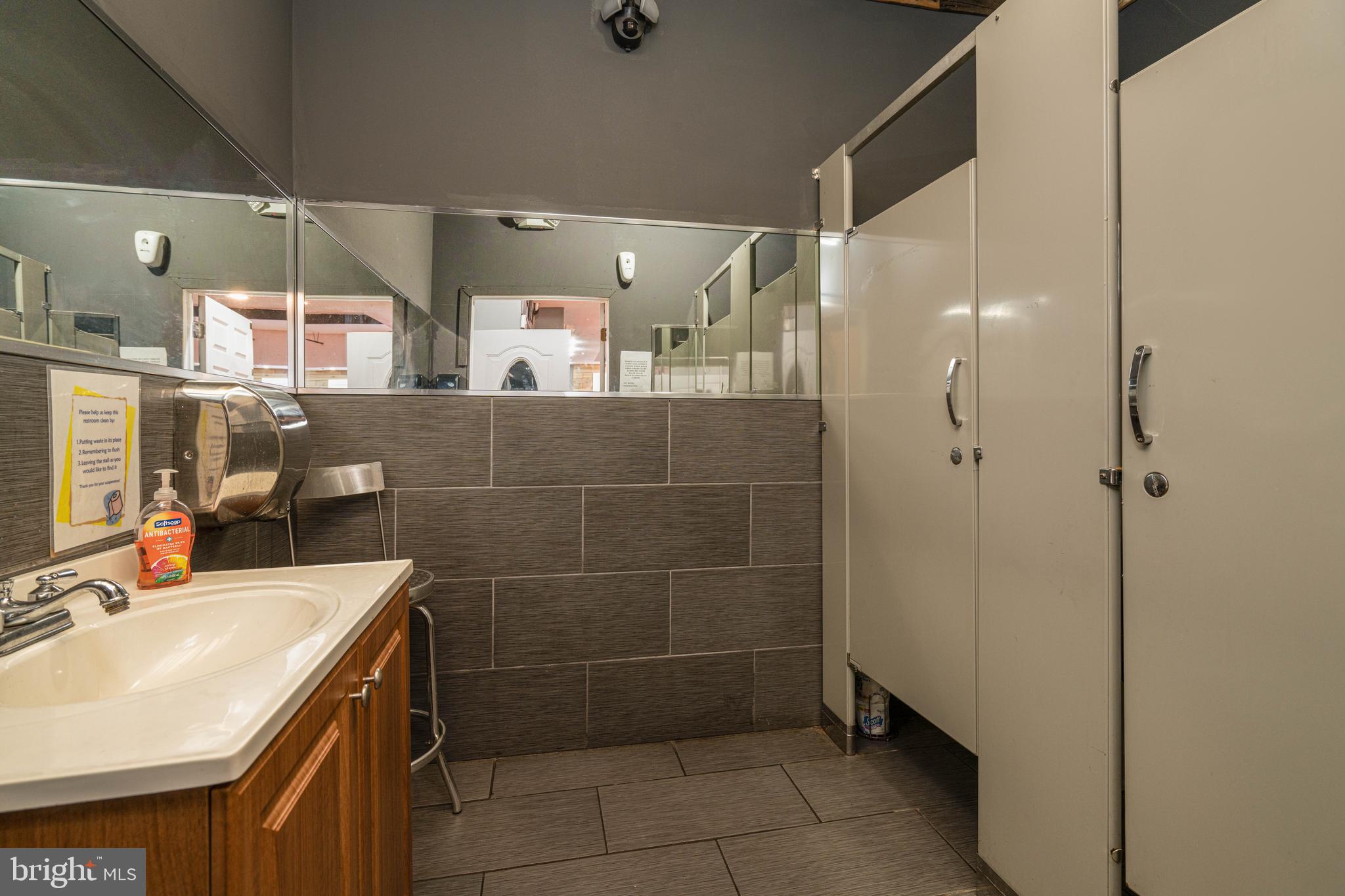 FELTONVILLE - Commercial Sale