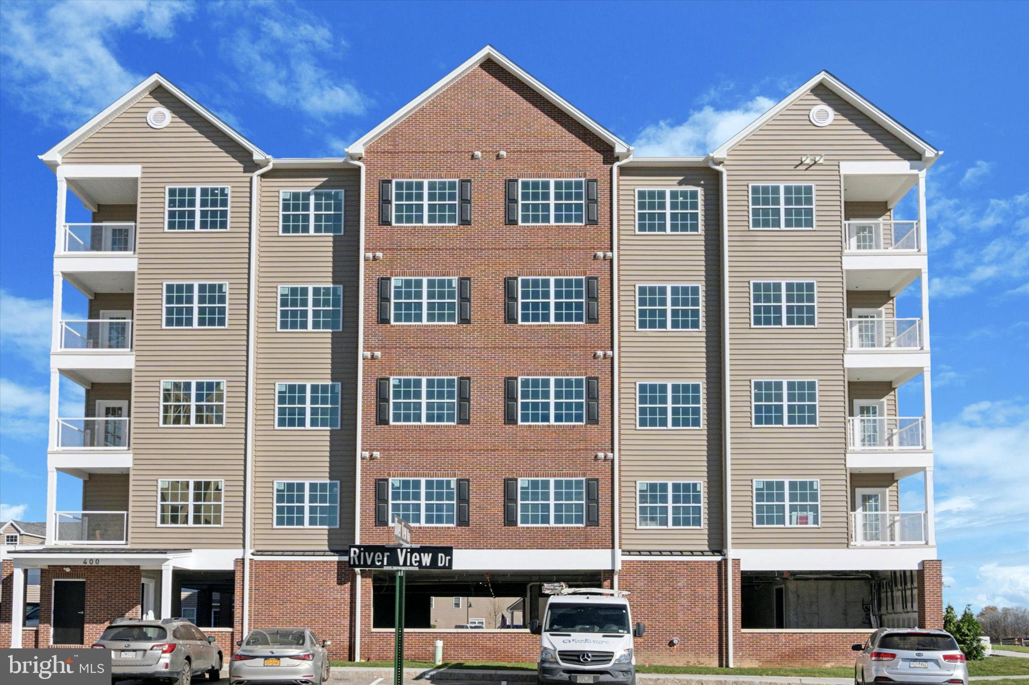 RADCLIFFE COURT - Residential