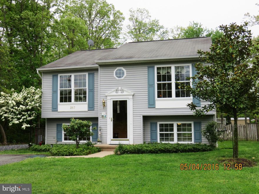 MOVE-IN CONDITION**wonderful quiet location, .35 acre level and fenced lot** newly installed kitchen w granite counters, SS appl., pantry, lazy susan & tasteful backsplash**good sized BRs, Master BR w. en-suite bath & walk-in, updated  bathrooms**daylight family room offers Pellet stove w new slider leading to deck and fenced back yard.* repl. Windows  in 2015*