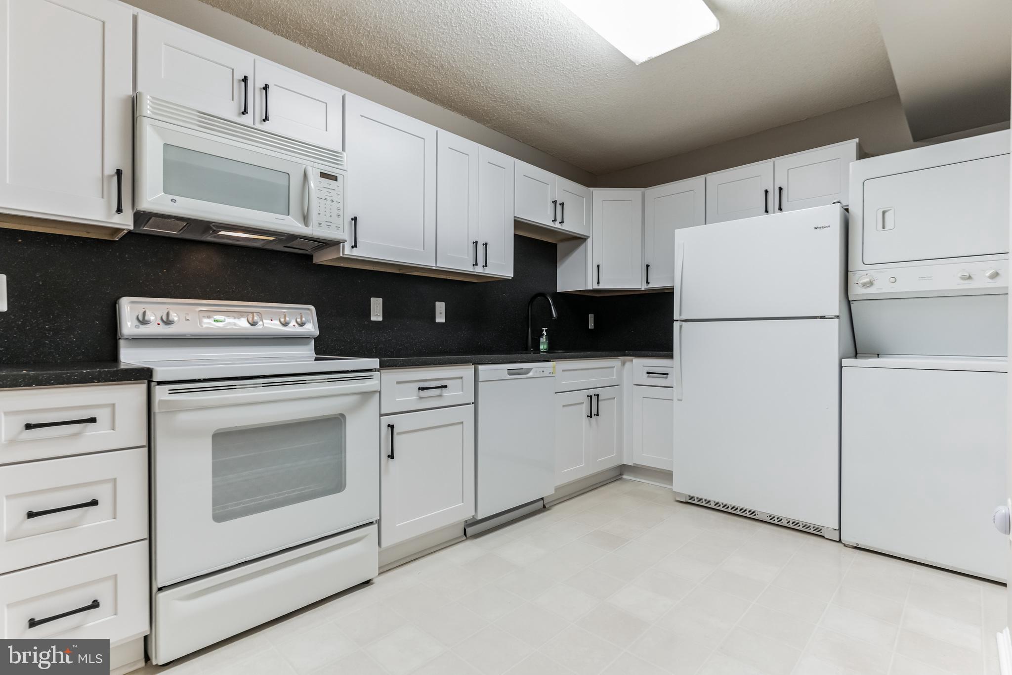 LEISURE WORLD - Residential