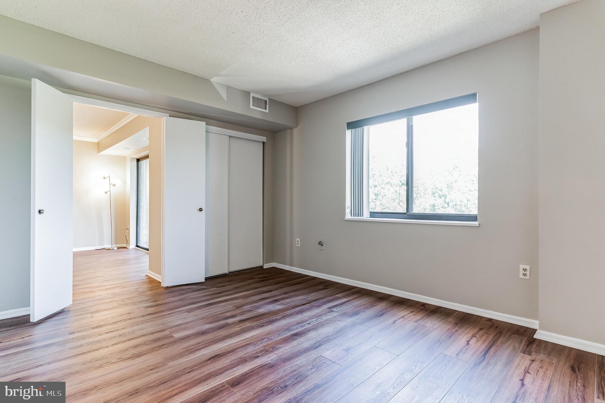 LEISURE WORLD - Residential