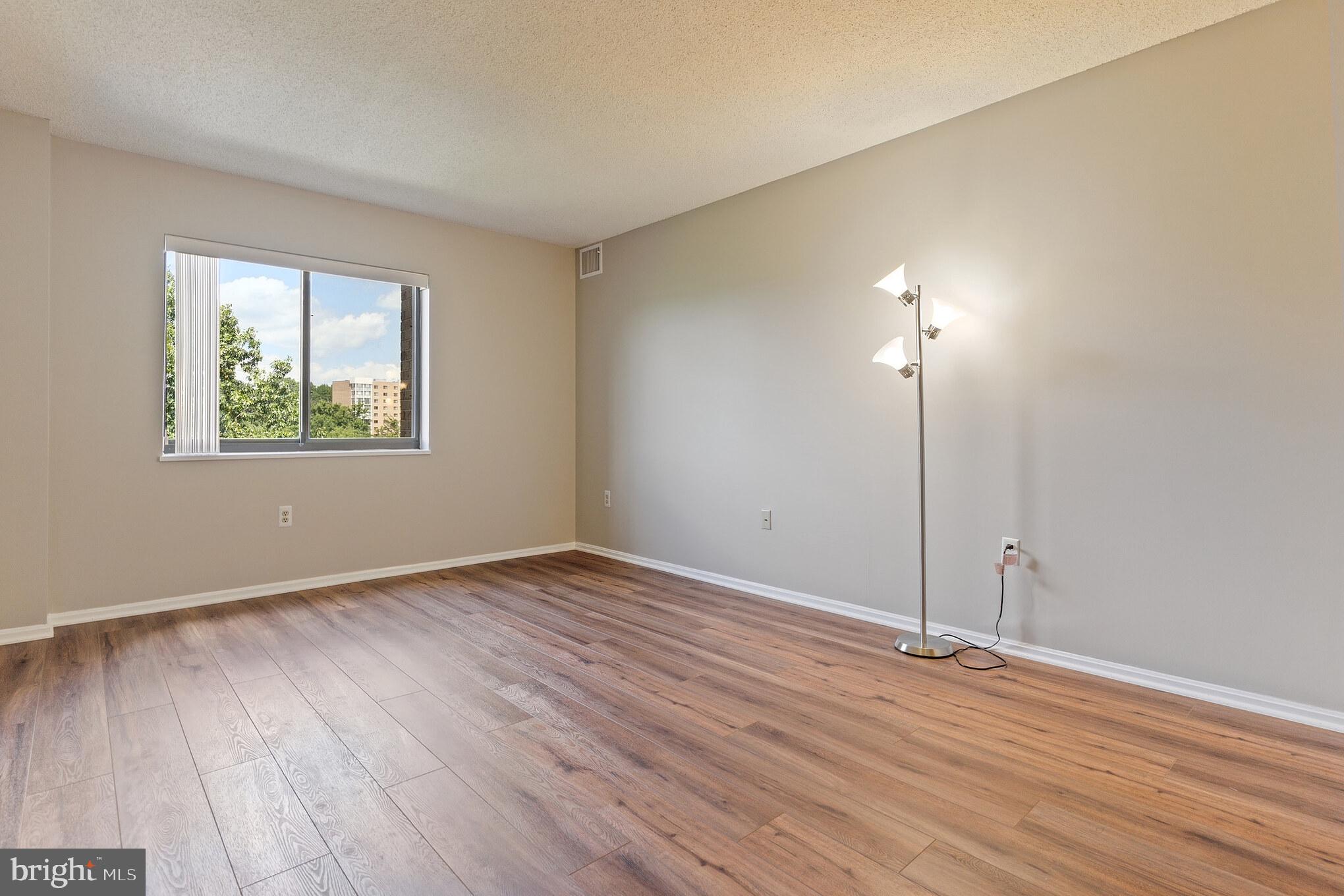 LEISURE WORLD - Residential