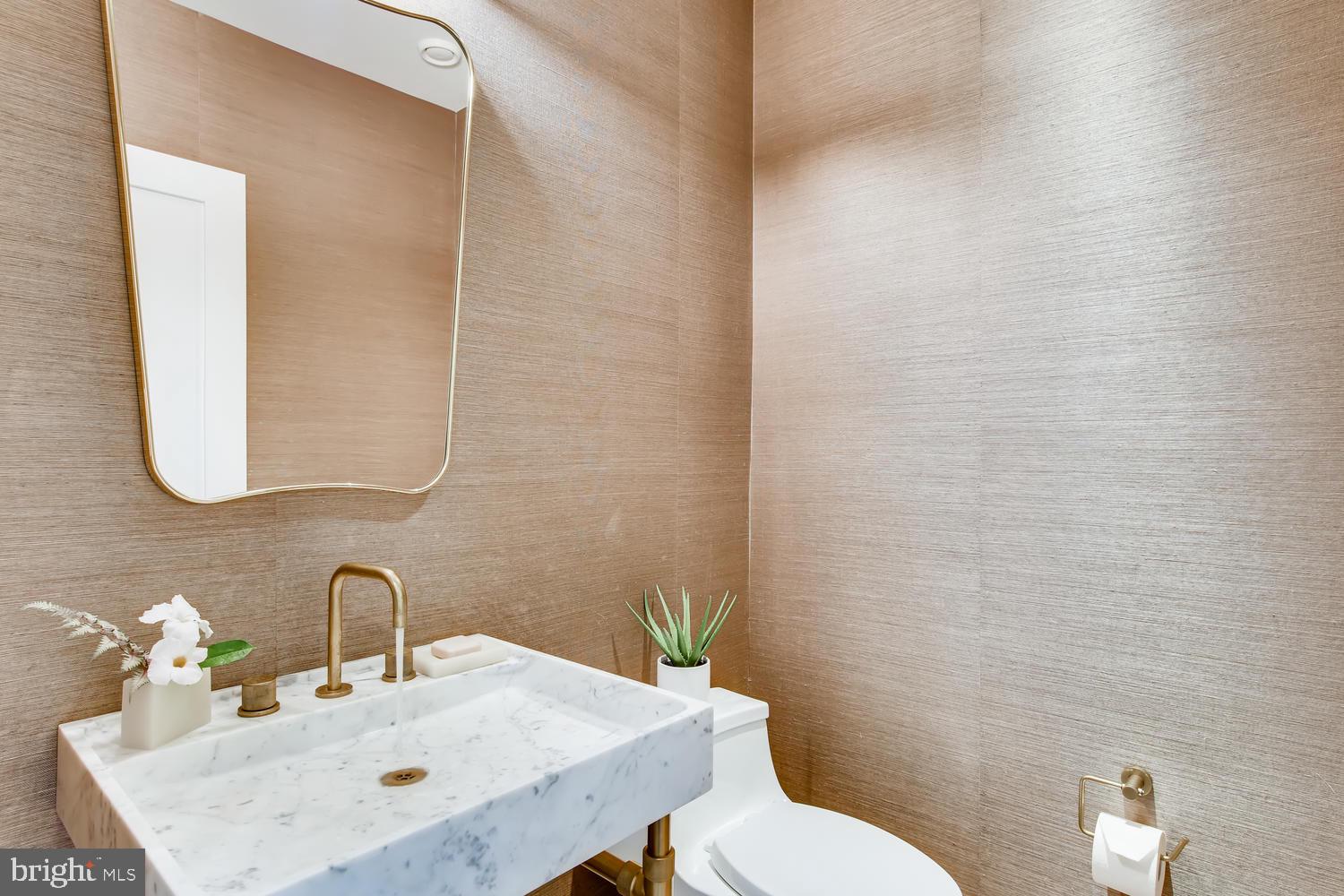 LAKE ROLAND - Residential