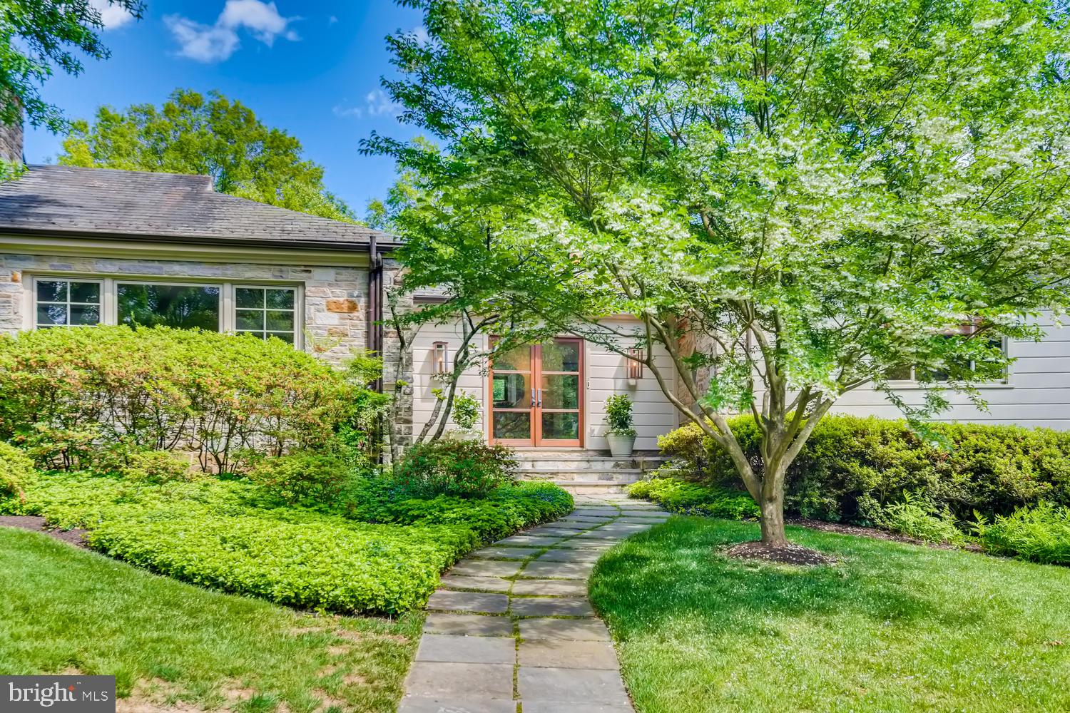 LAKE ROLAND - Residential