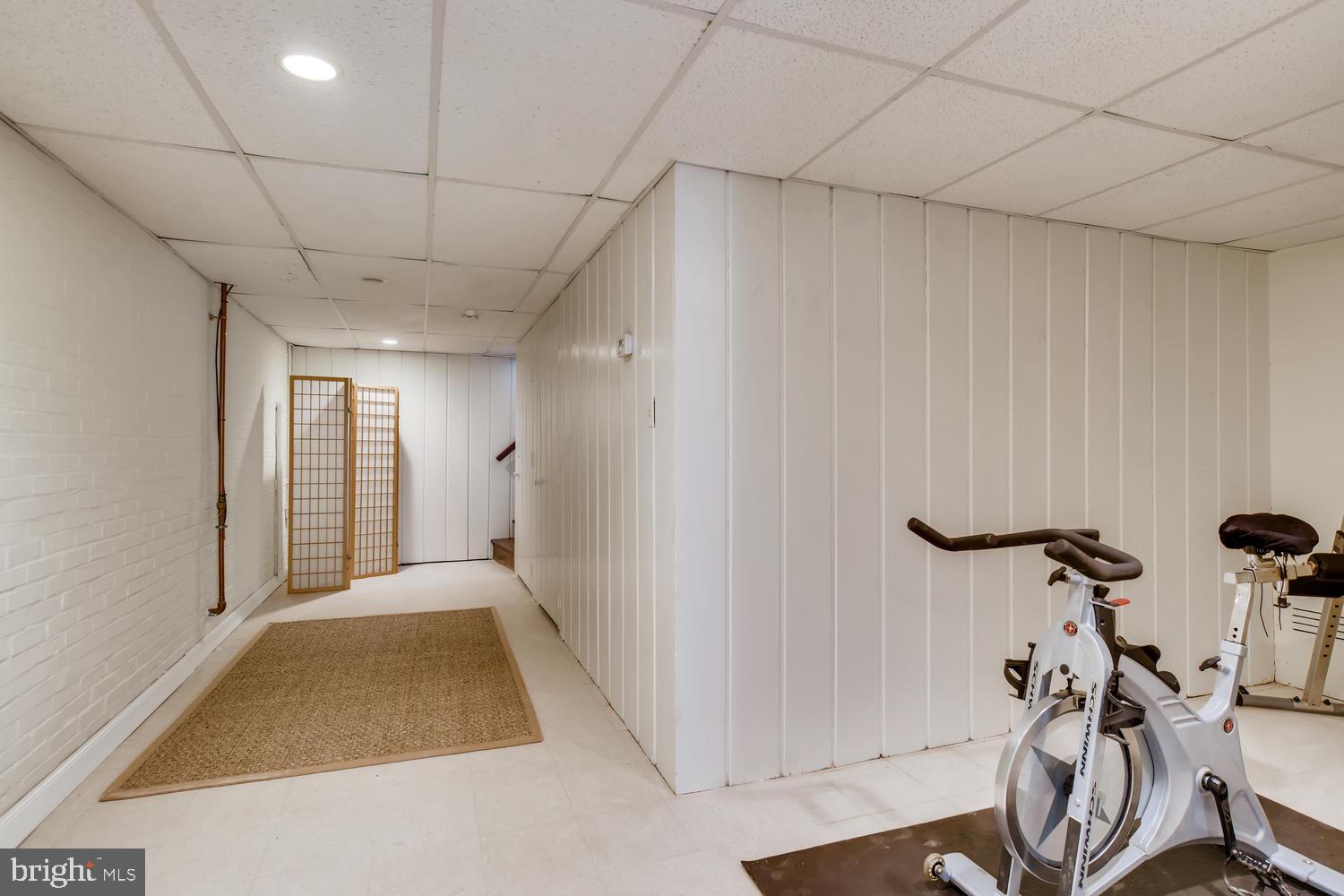 LAKE ROLAND - Residential