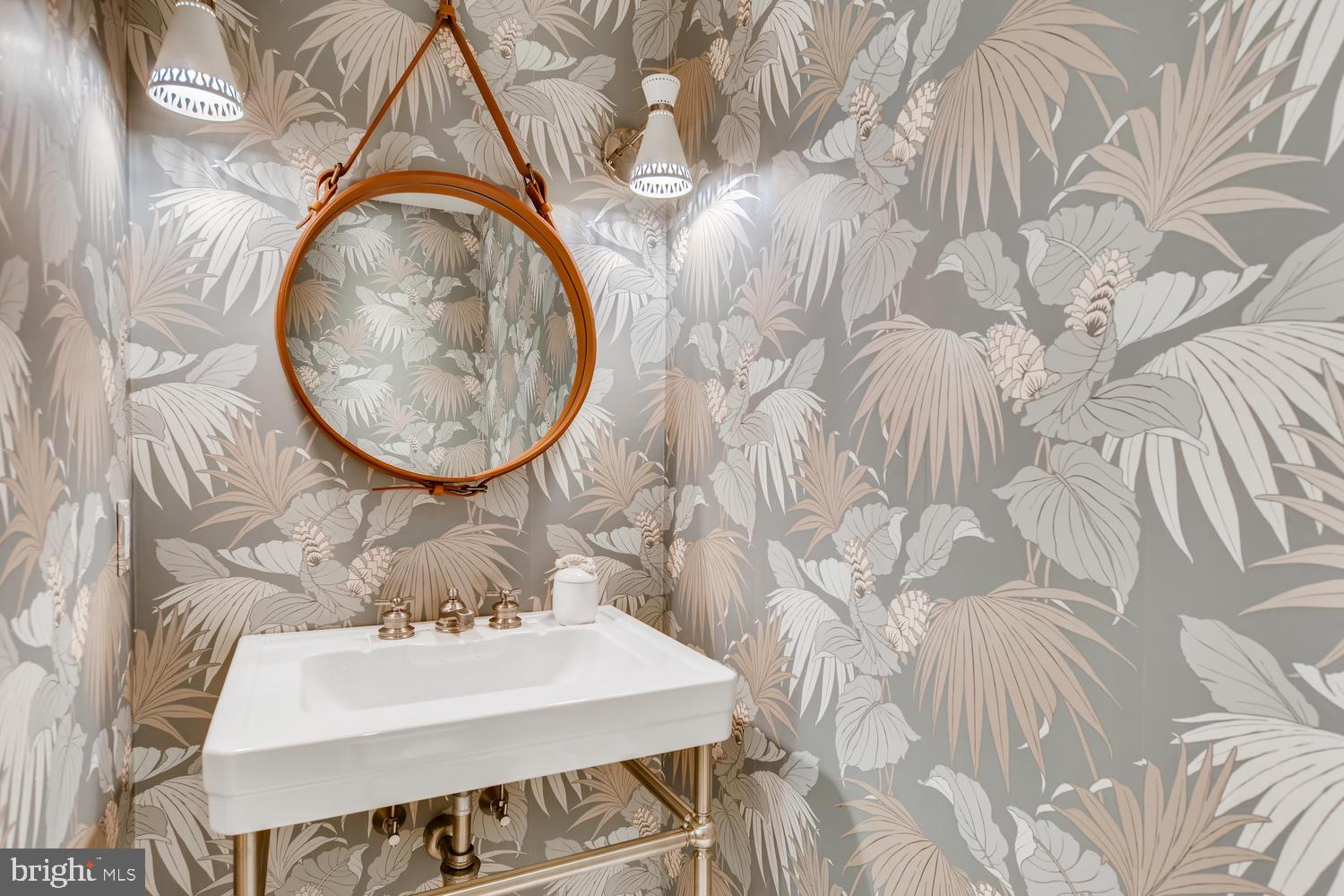 LAKE ROLAND - Residential