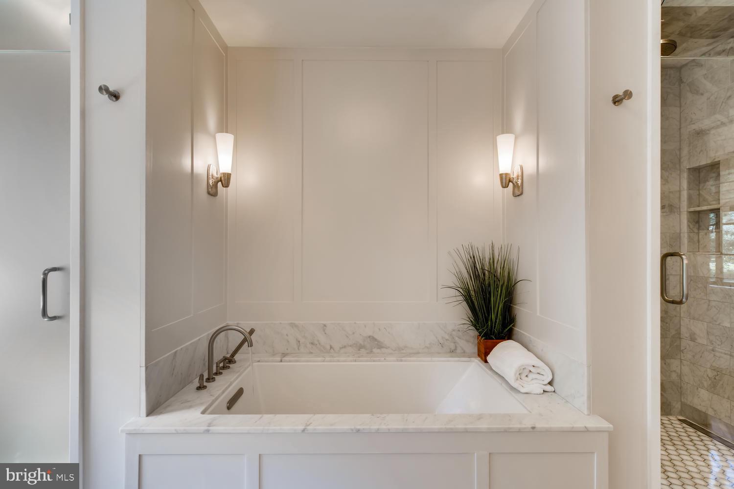 LAKE ROLAND - Residential