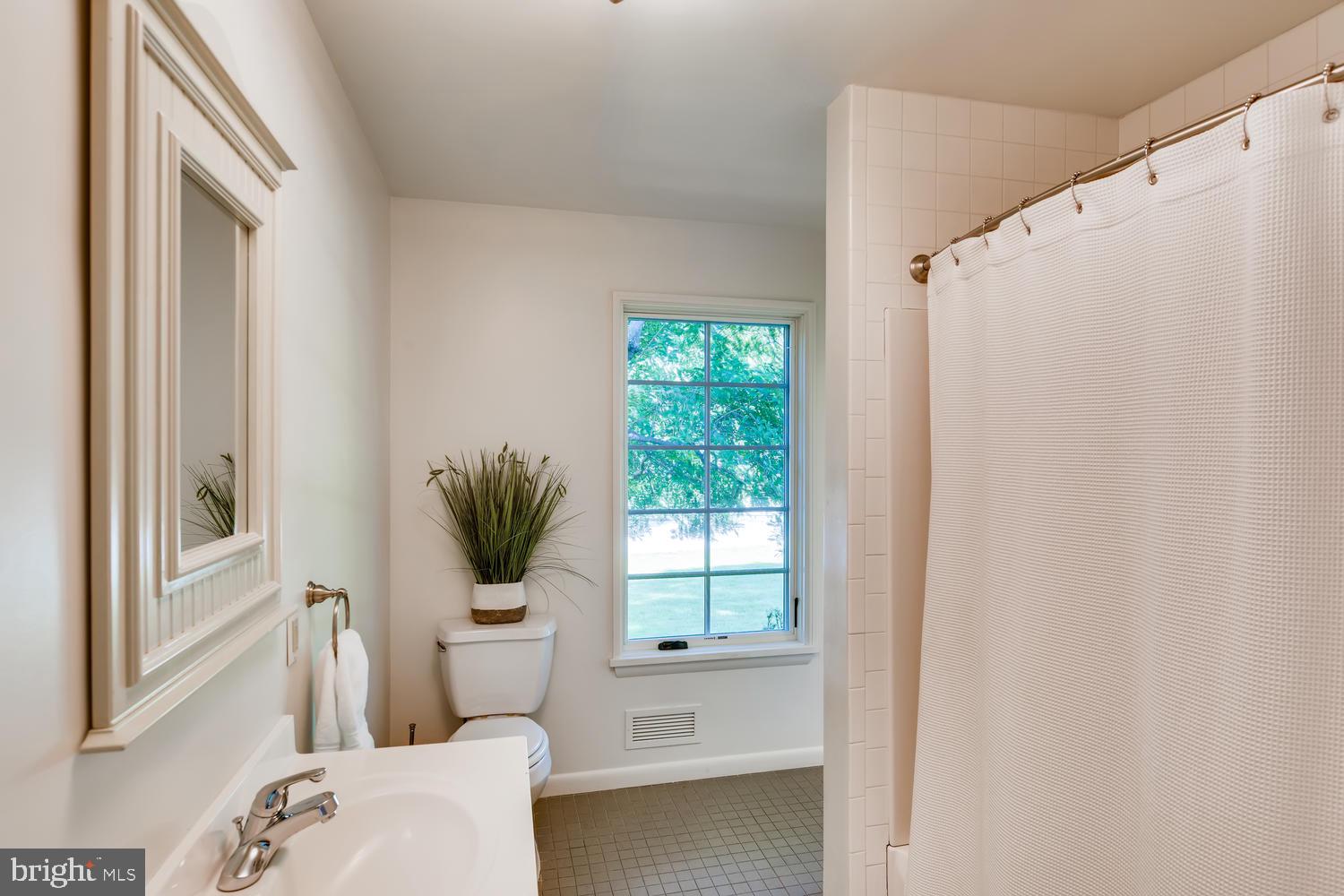 LAKE ROLAND - Residential