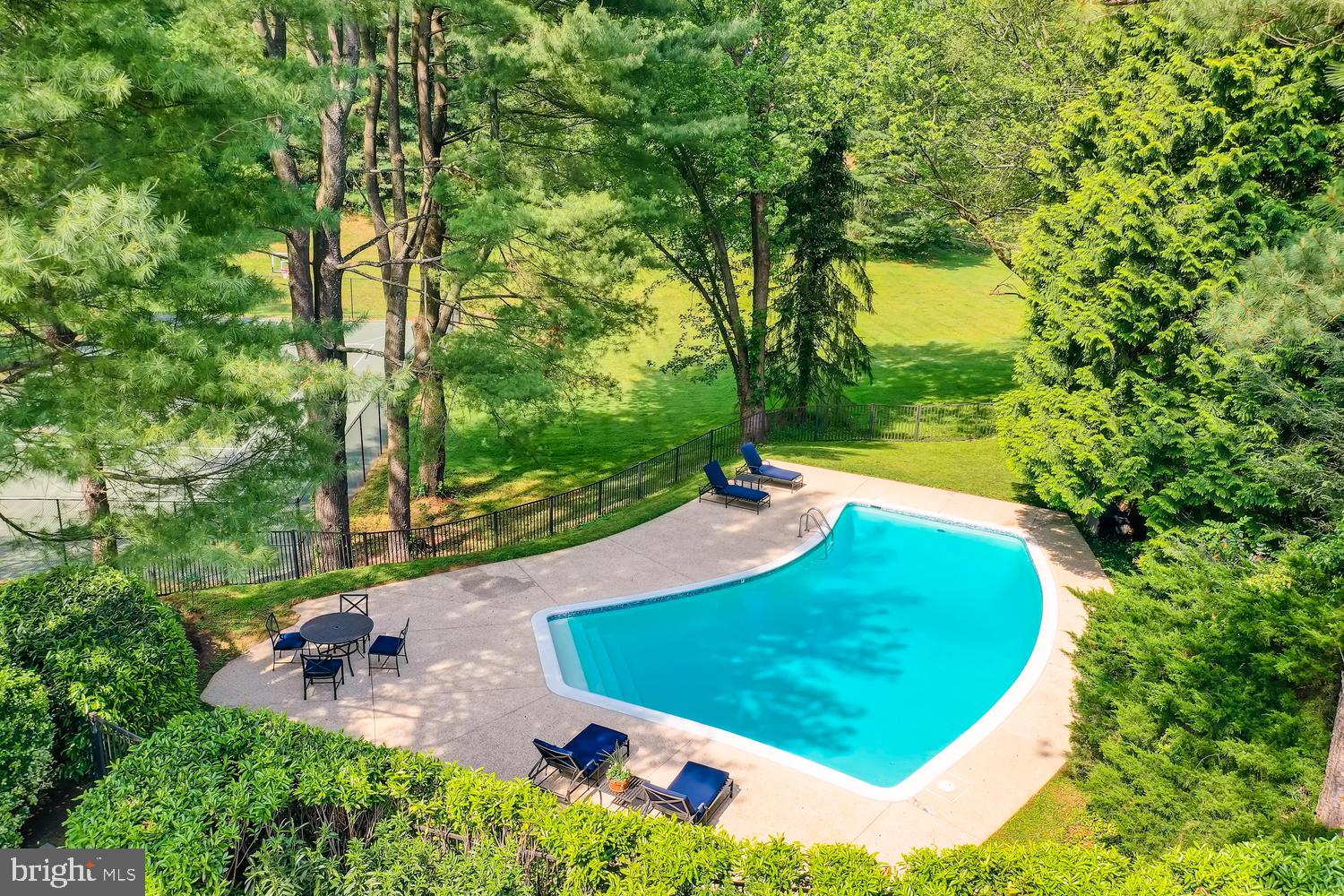 LAKE ROLAND - Residential