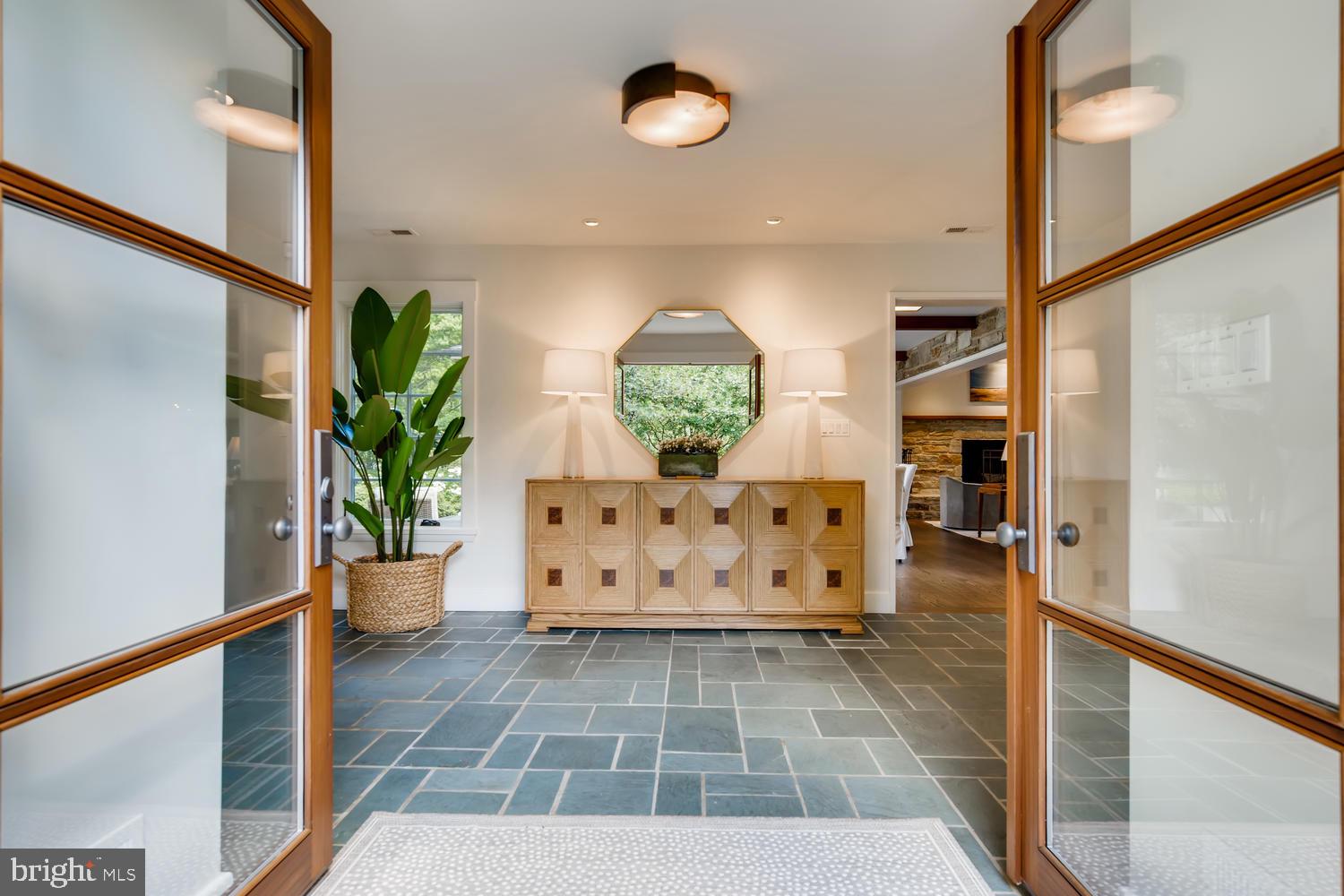 LAKE ROLAND - Residential