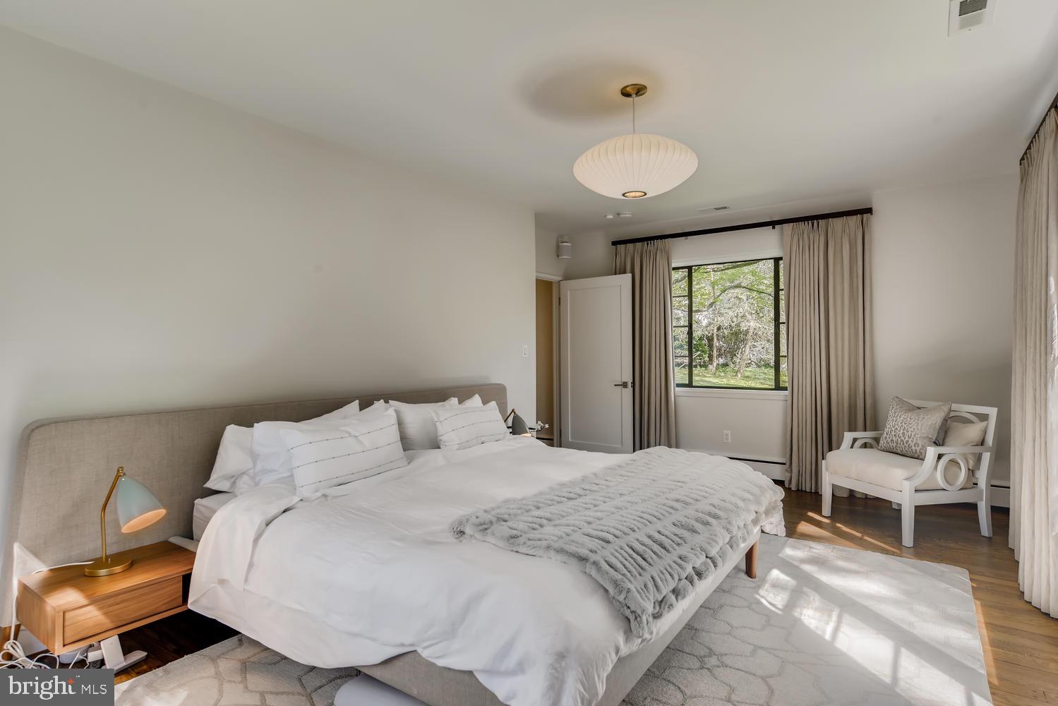 LAKE ROLAND - Residential