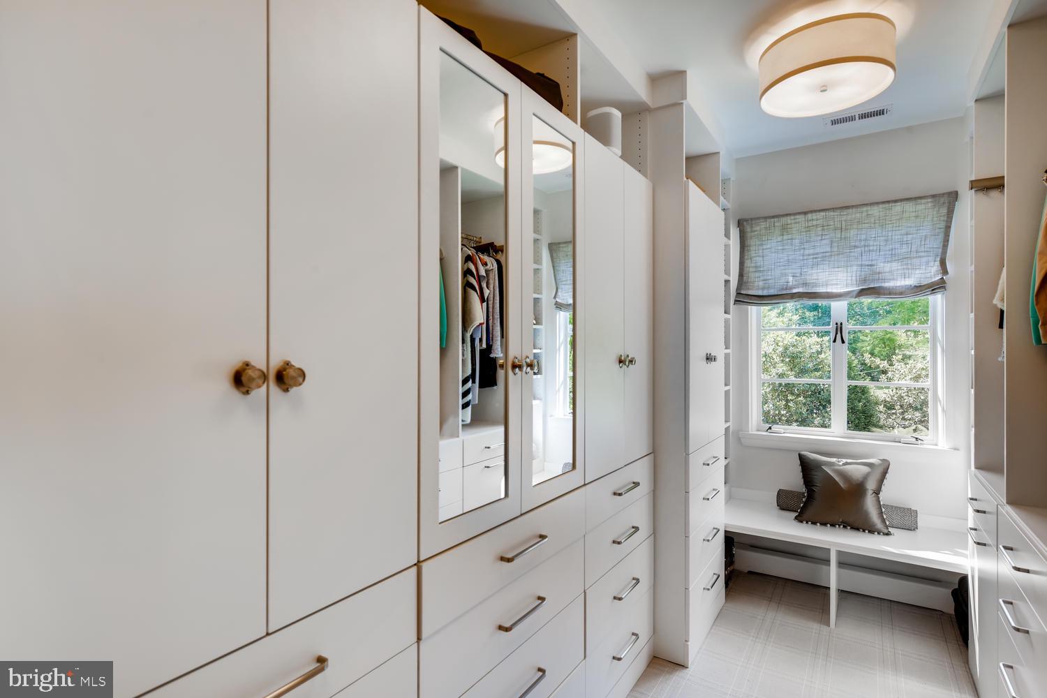 LAKE ROLAND - Residential