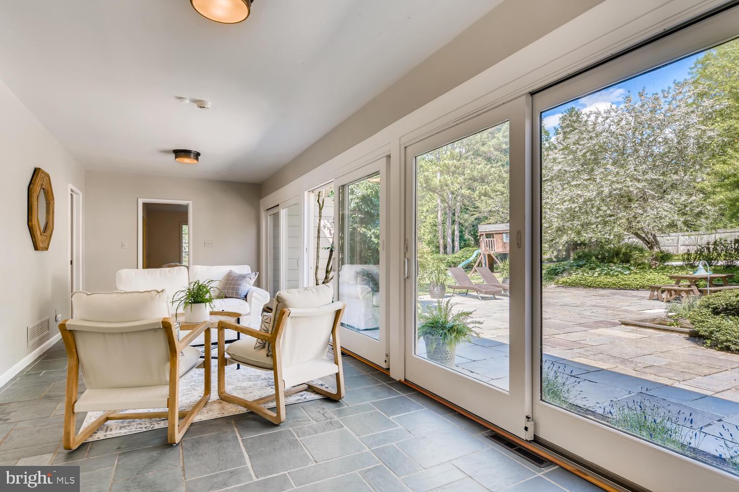 LAKE ROLAND - Residential