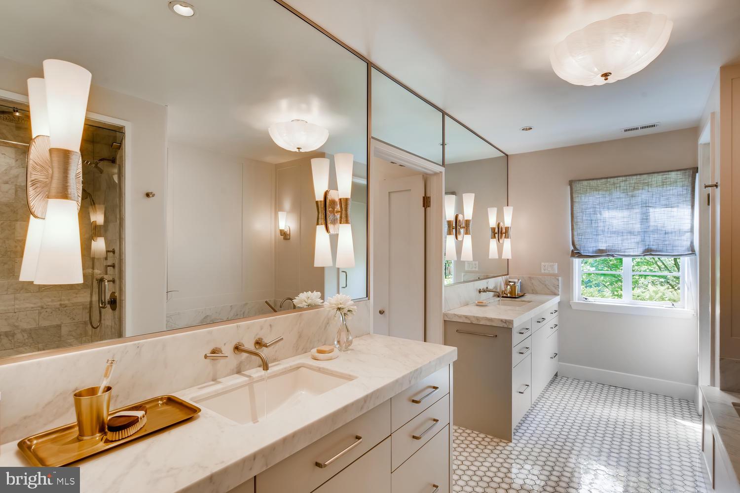 LAKE ROLAND - Residential