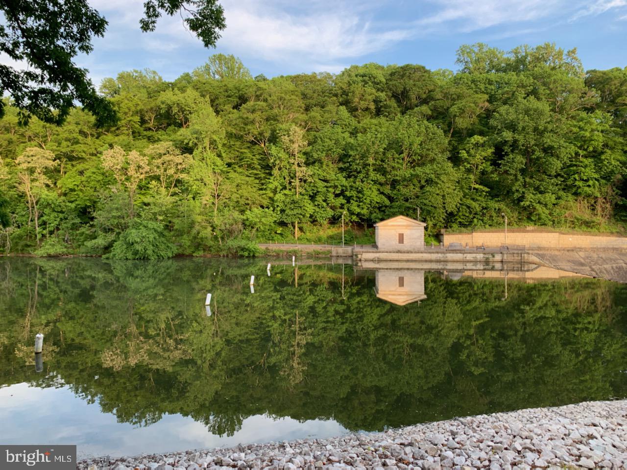 LAKE ROLAND - Residential