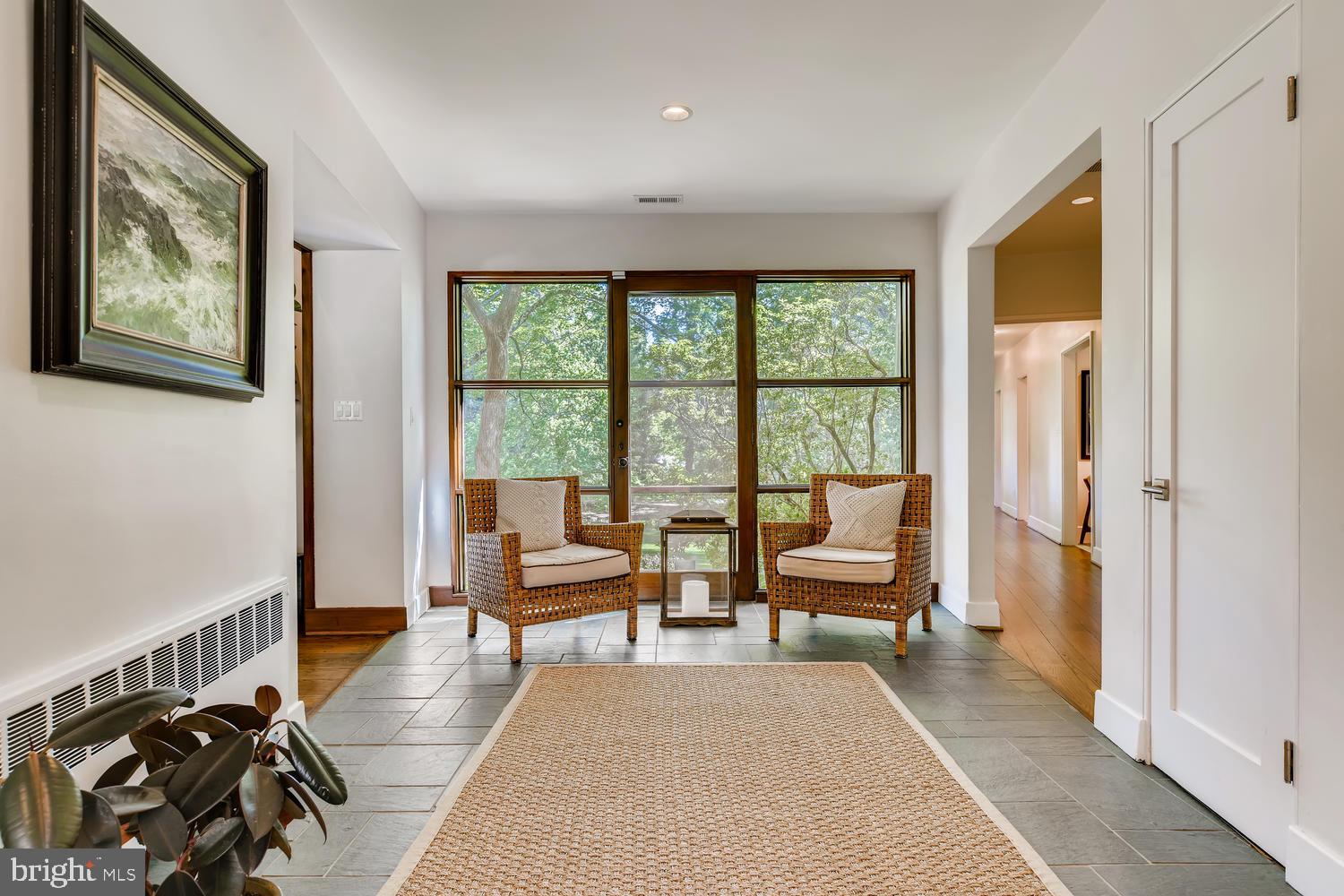 LAKE ROLAND - Residential