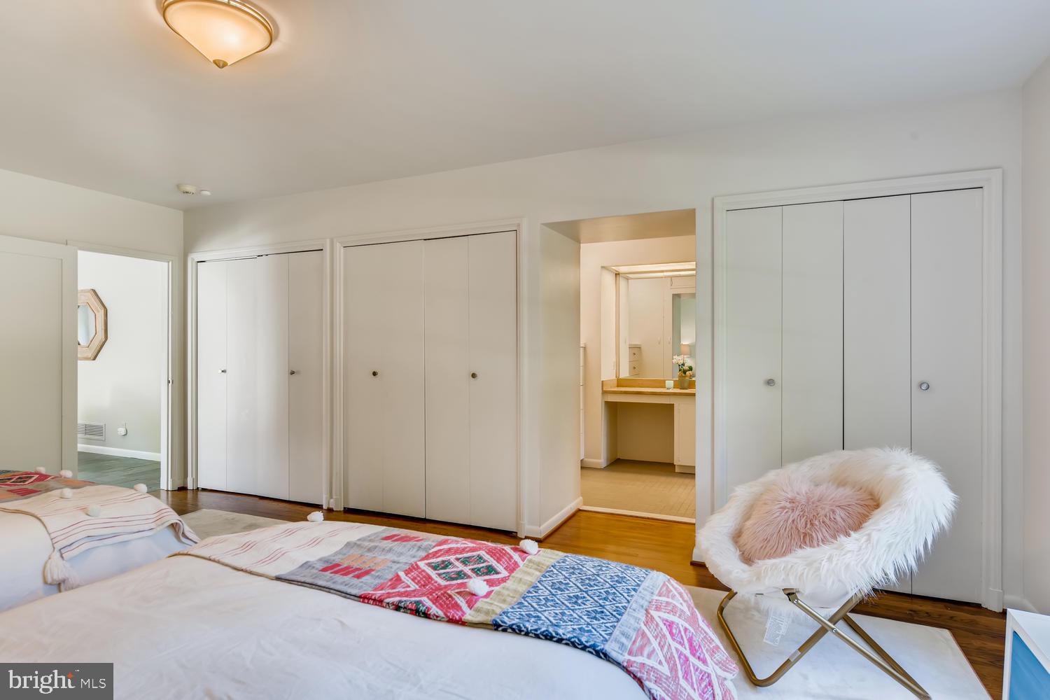 LAKE ROLAND - Residential