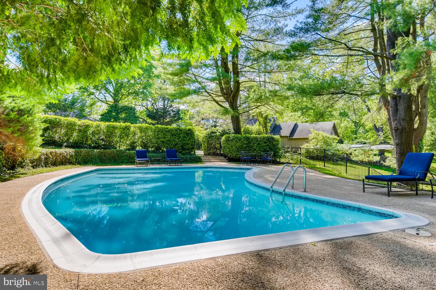 LAKE ROLAND - Residential