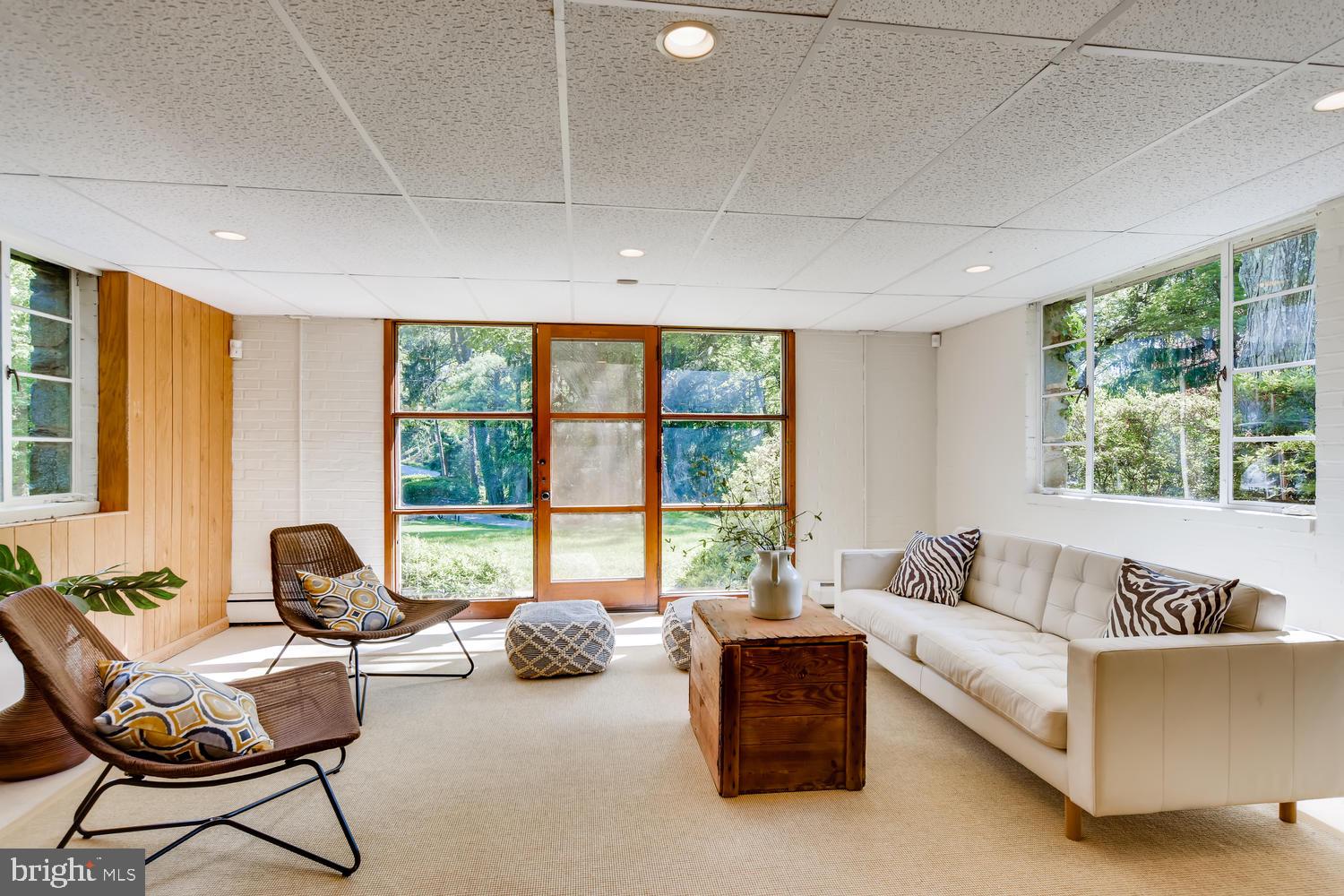 LAKE ROLAND - Residential