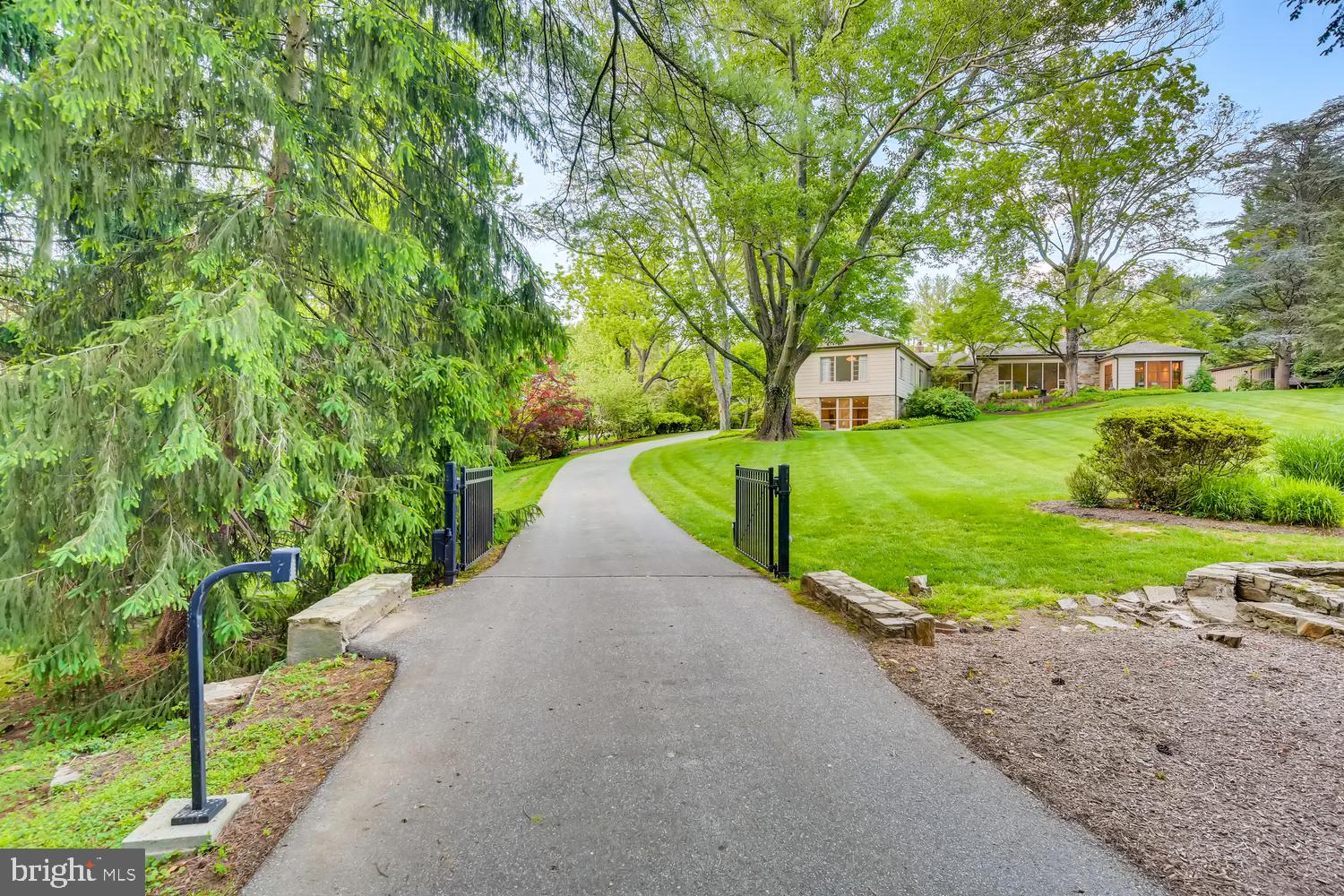 LAKE ROLAND - Residential