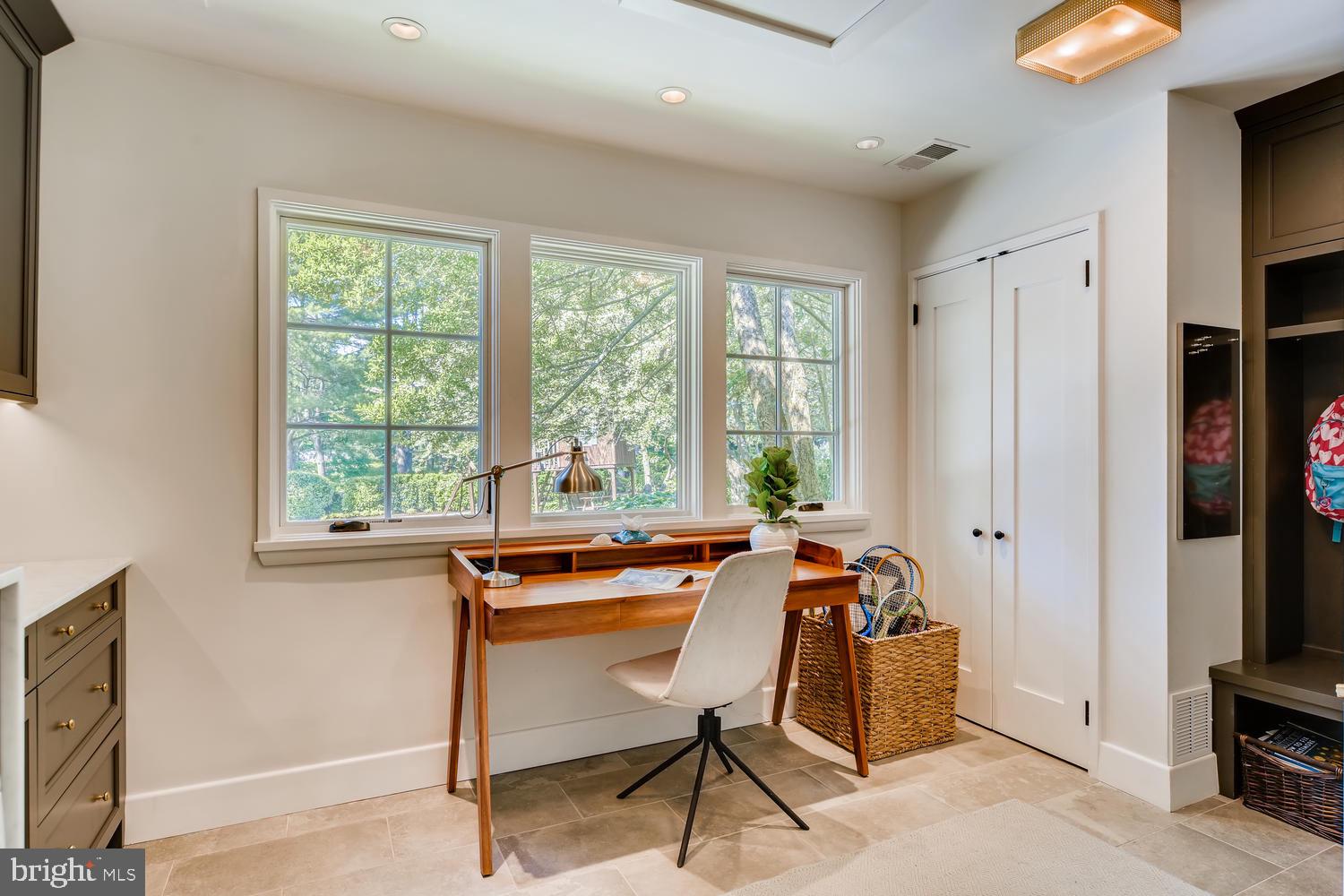 LAKE ROLAND - Residential