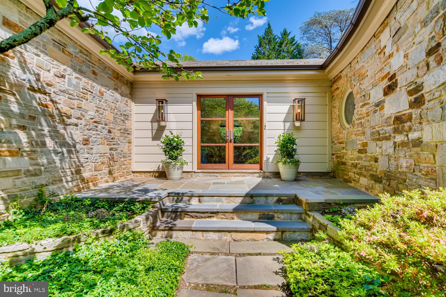 LAKE ROLAND - Residential