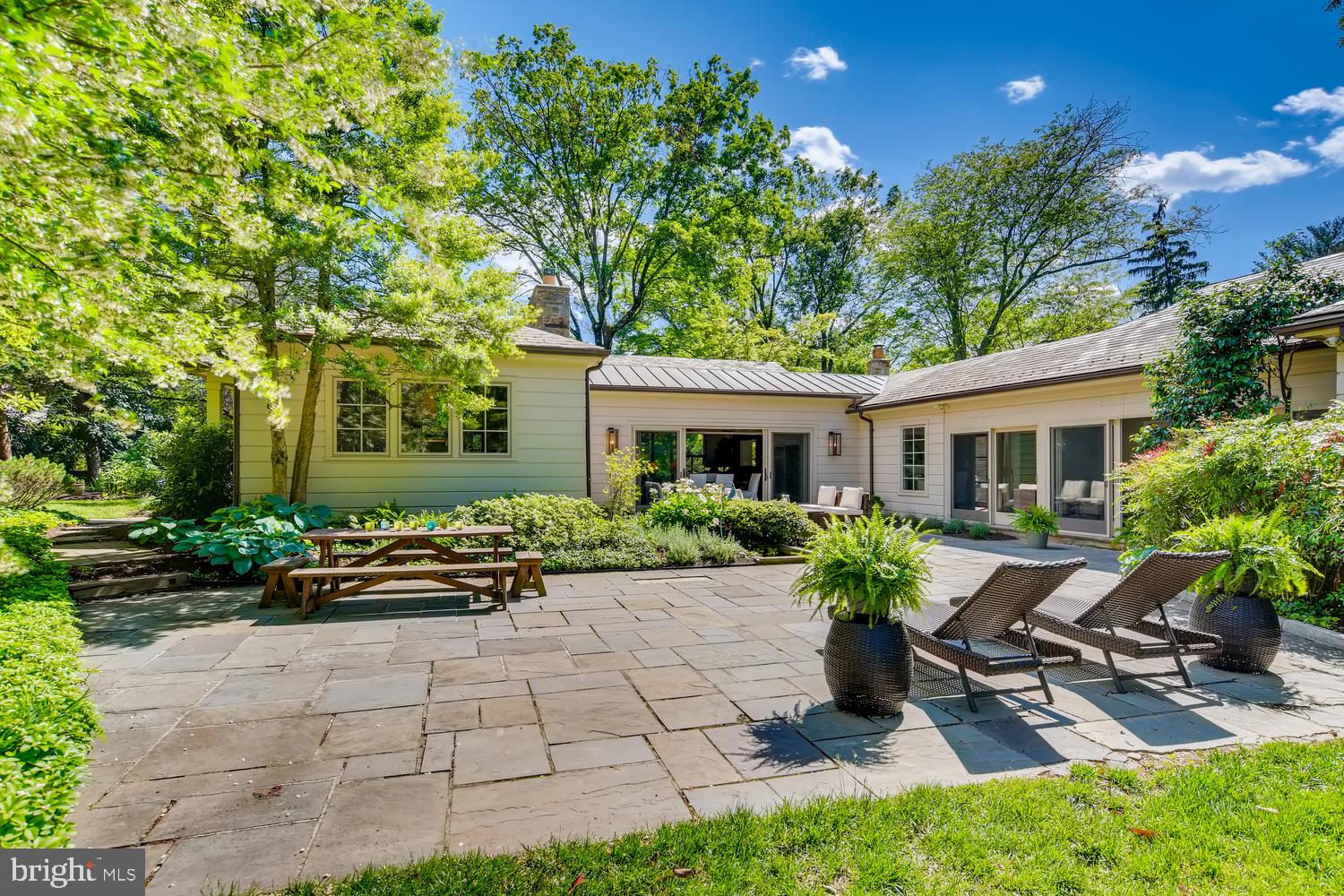 LAKE ROLAND - Residential