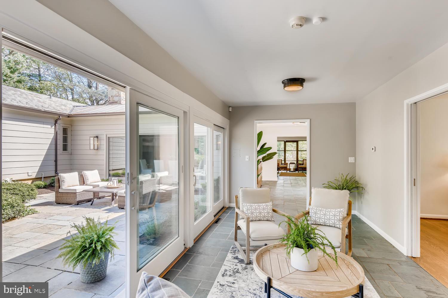 LAKE ROLAND - Residential