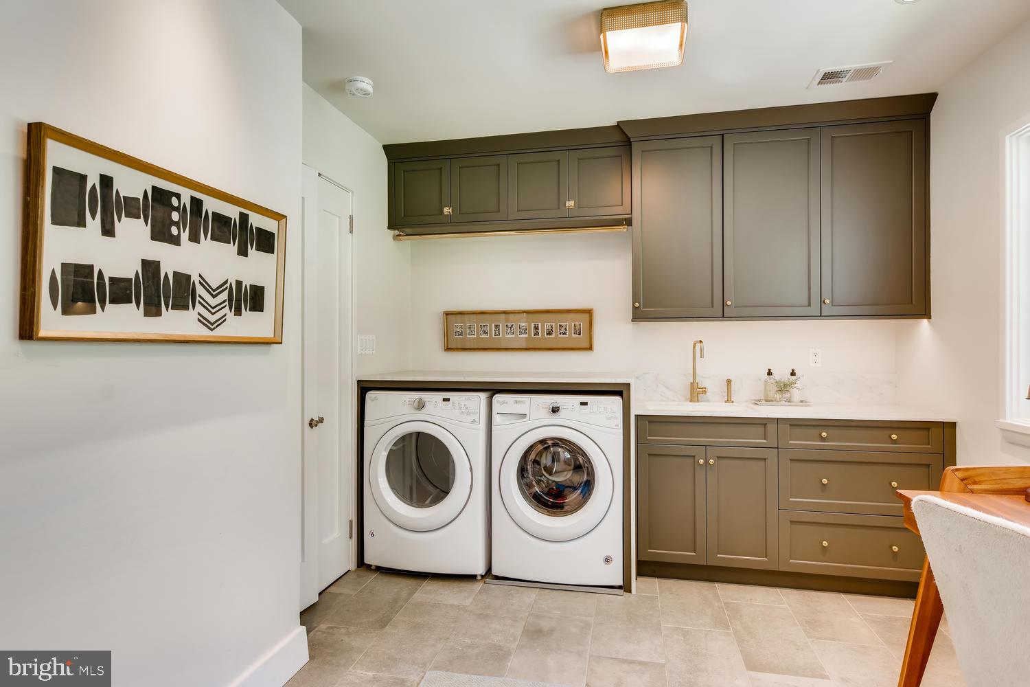 LAKE ROLAND - Residential