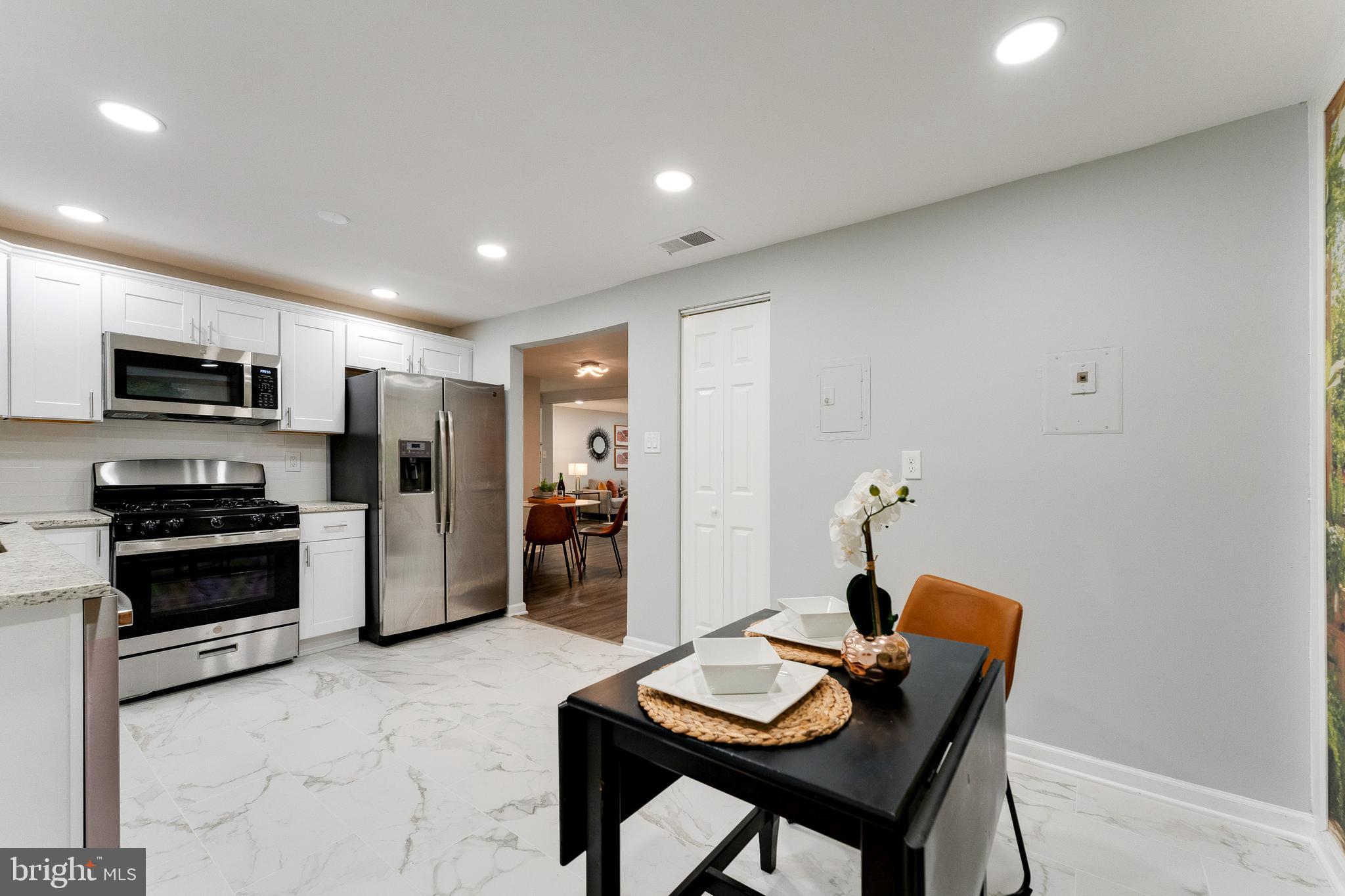 HUNTLEY SQUARE - Residential