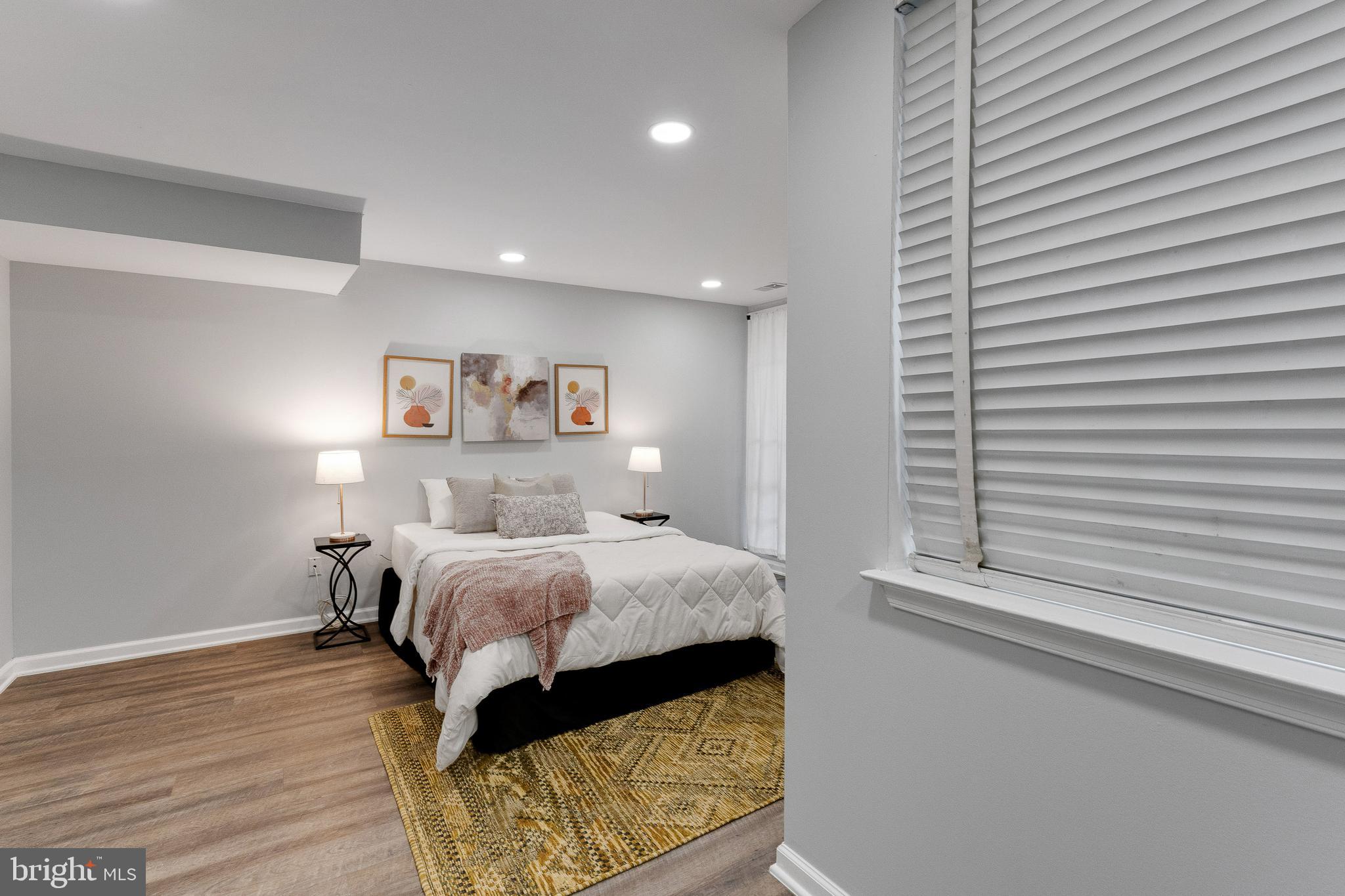 HUNTLEY SQUARE - Residential