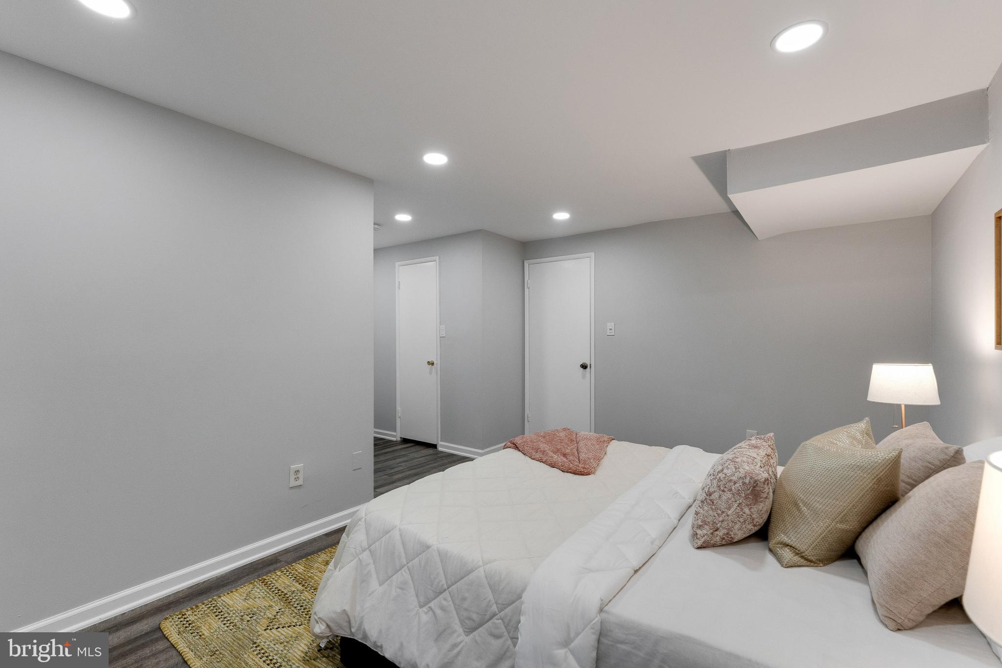 HUNTLEY SQUARE - Residential