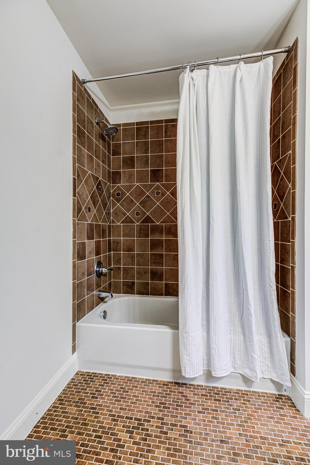 GARDENVILLE - Residential