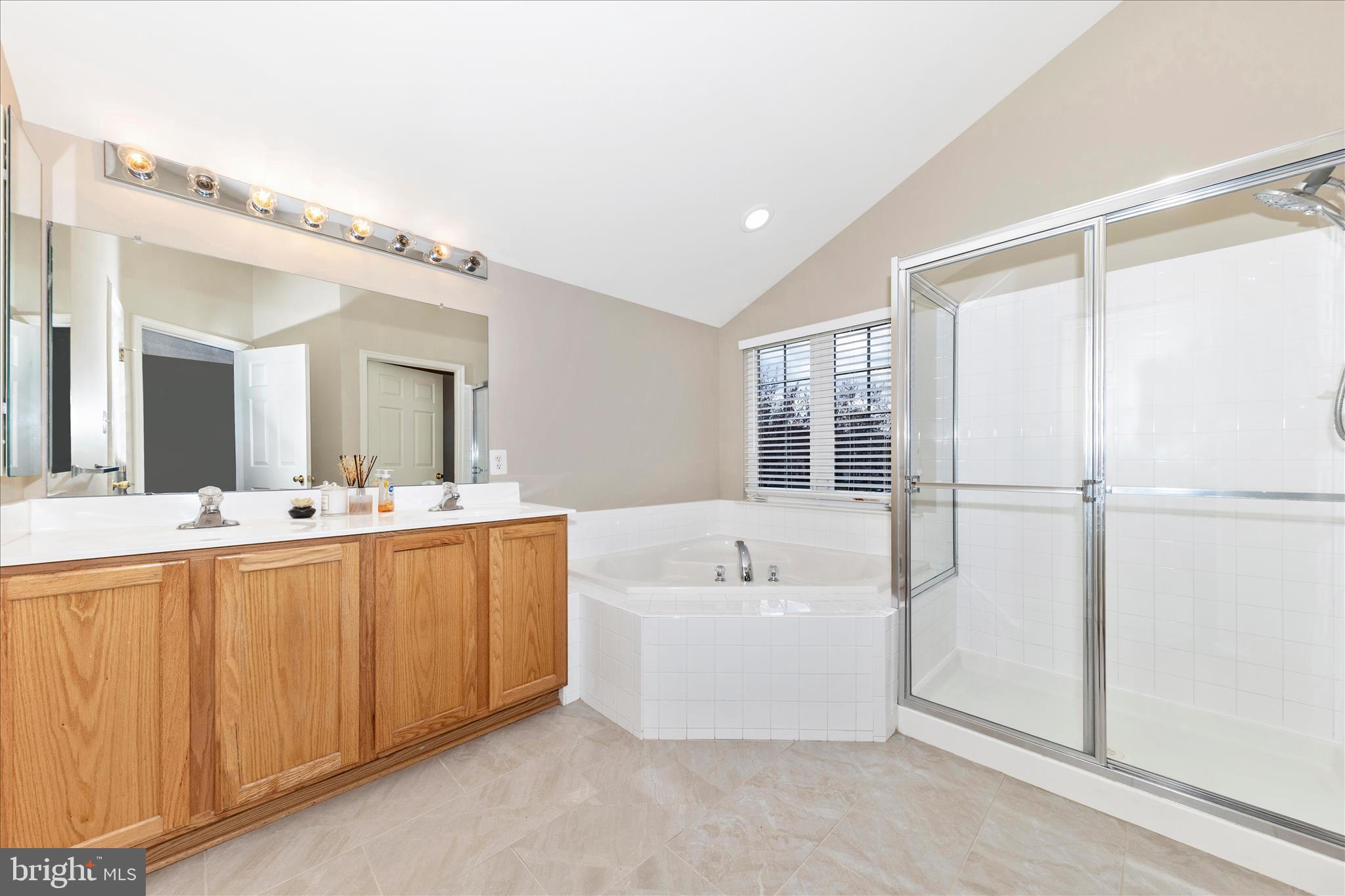 GALYN MANOR - Residential