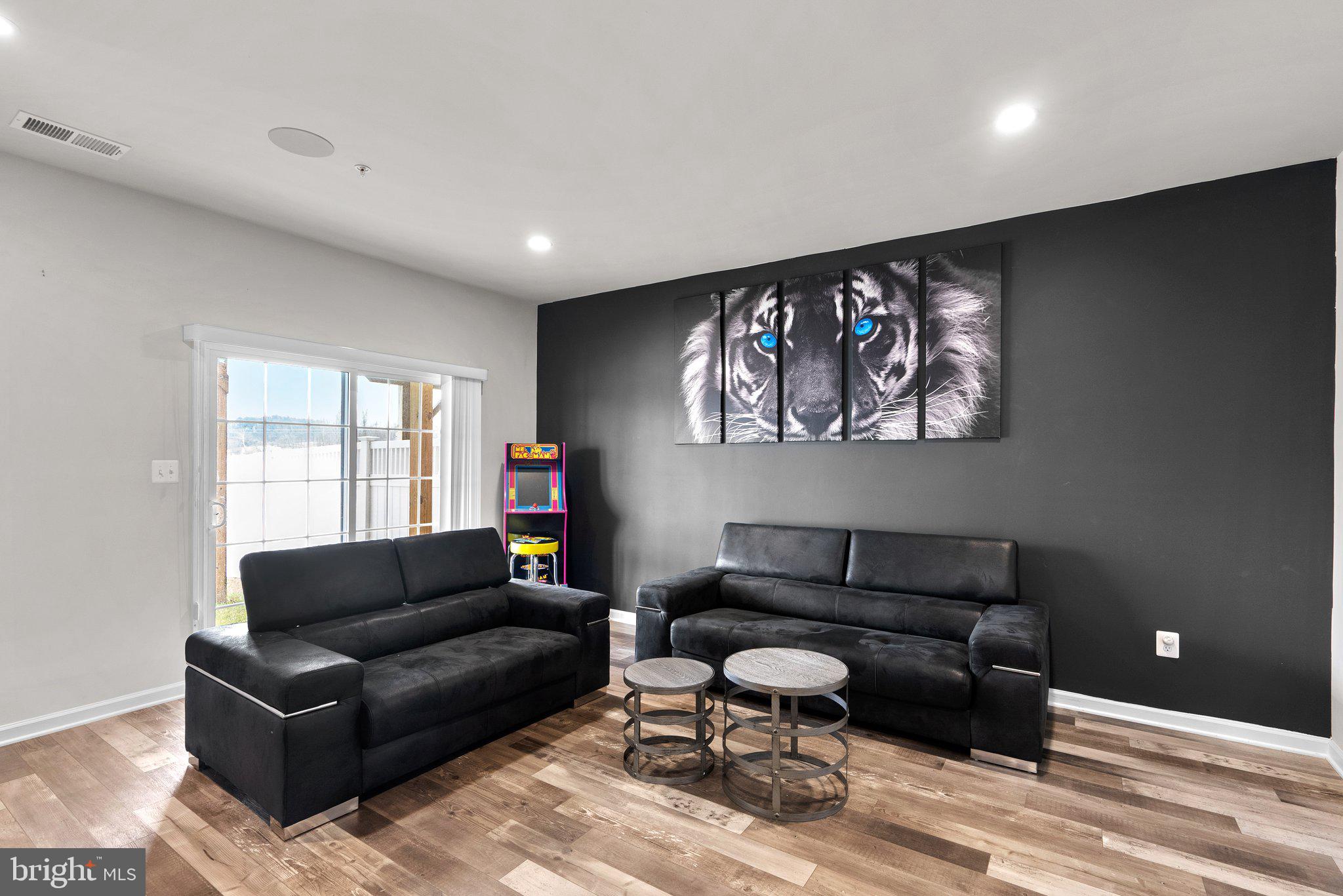 MARLBORO RIDGE - Residential