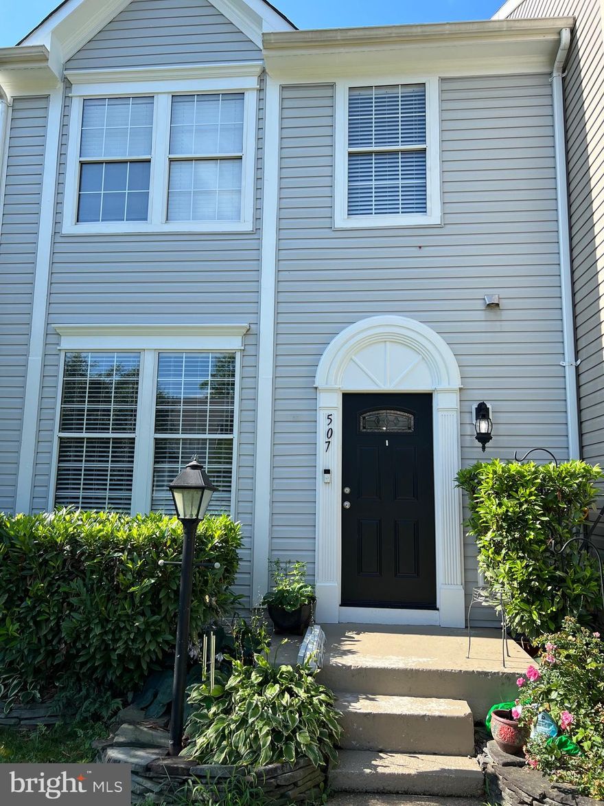 Great Location  3-finished level townhome in the desirable HIGHPOINTE neighborhood. Townhome features 2 bed and 3.5 Baths. ( It can easily be transformed back to 3 Bedrooms )Hardwood  flooring in Dining , Living Room and Kitchen .Granite Countertop , Lots of Upgrades trough the House .Furnace and Heat Pump 2 years Young .Basement has a full bathroom and Family room .Well-maintained and move-in ready! Convenient to shopping and commuting options. Don't miss this opportunity to own a home this close to Schools, Shops, I-95 ,Short  distance to commuter lot Easy access to Quantico and just a short stroll to most of Shopping Areas 
Listing Agent Related to Seller