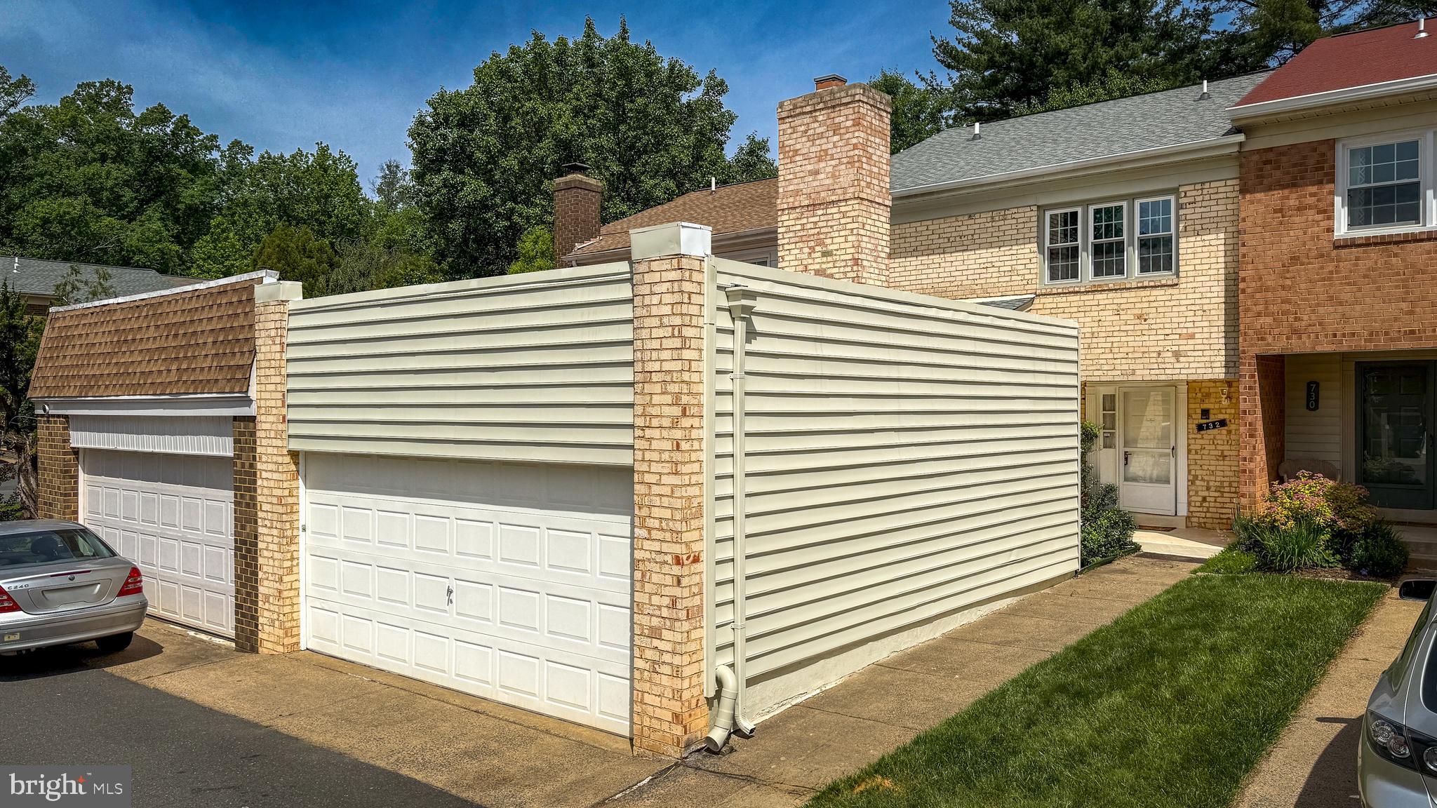 TOWNES OF MOOREFIELD - Residential