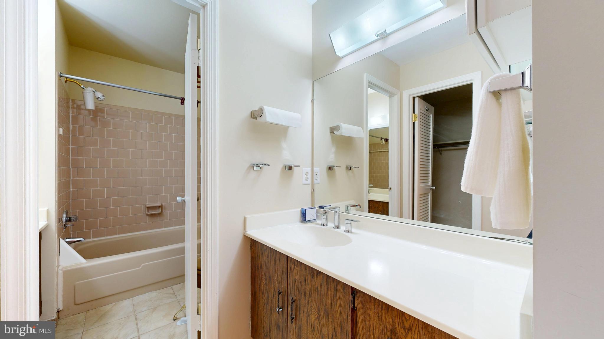 TOWNES OF MOOREFIELD - Residential