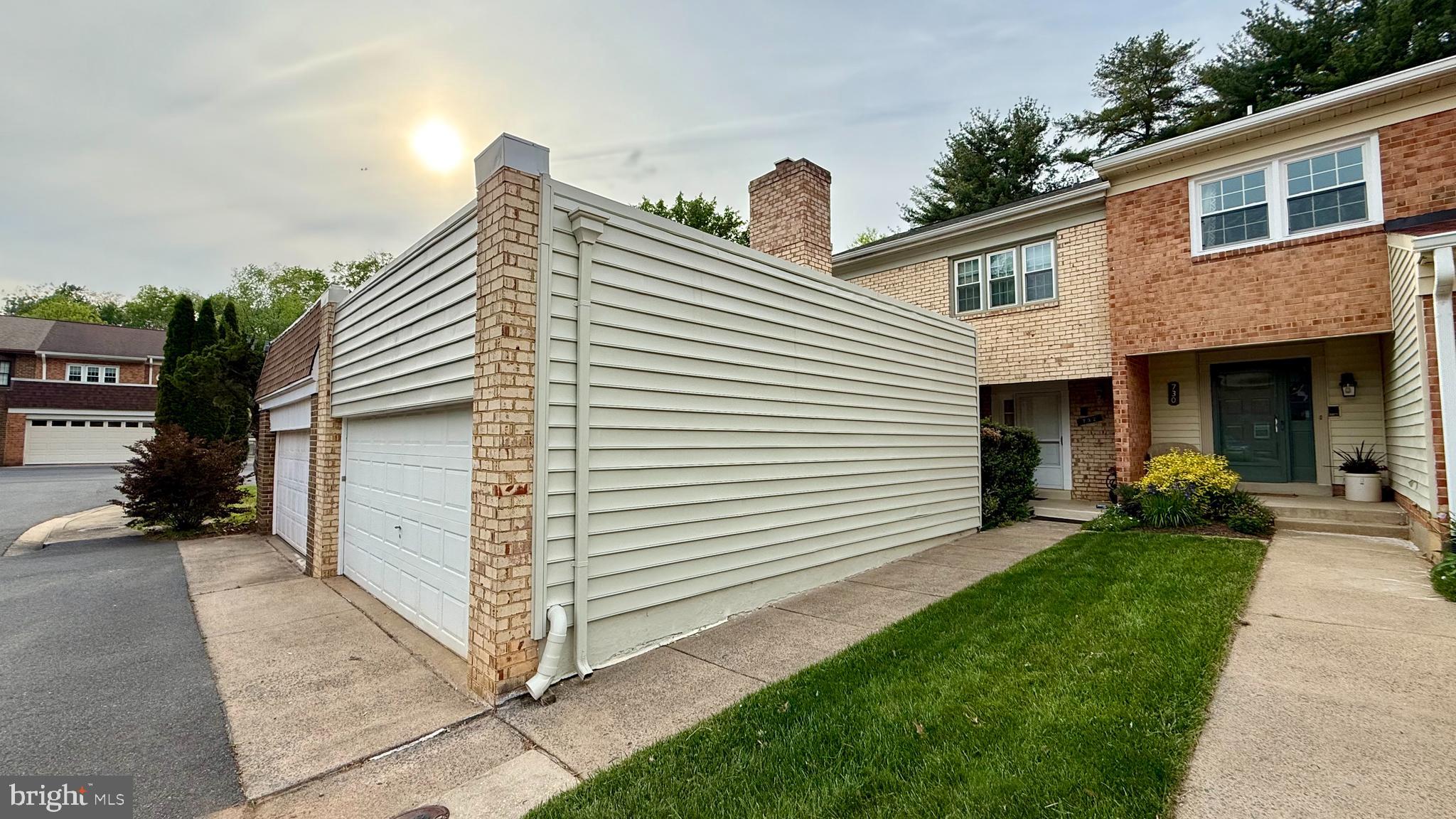 TOWNES OF MOOREFIELD - Residential