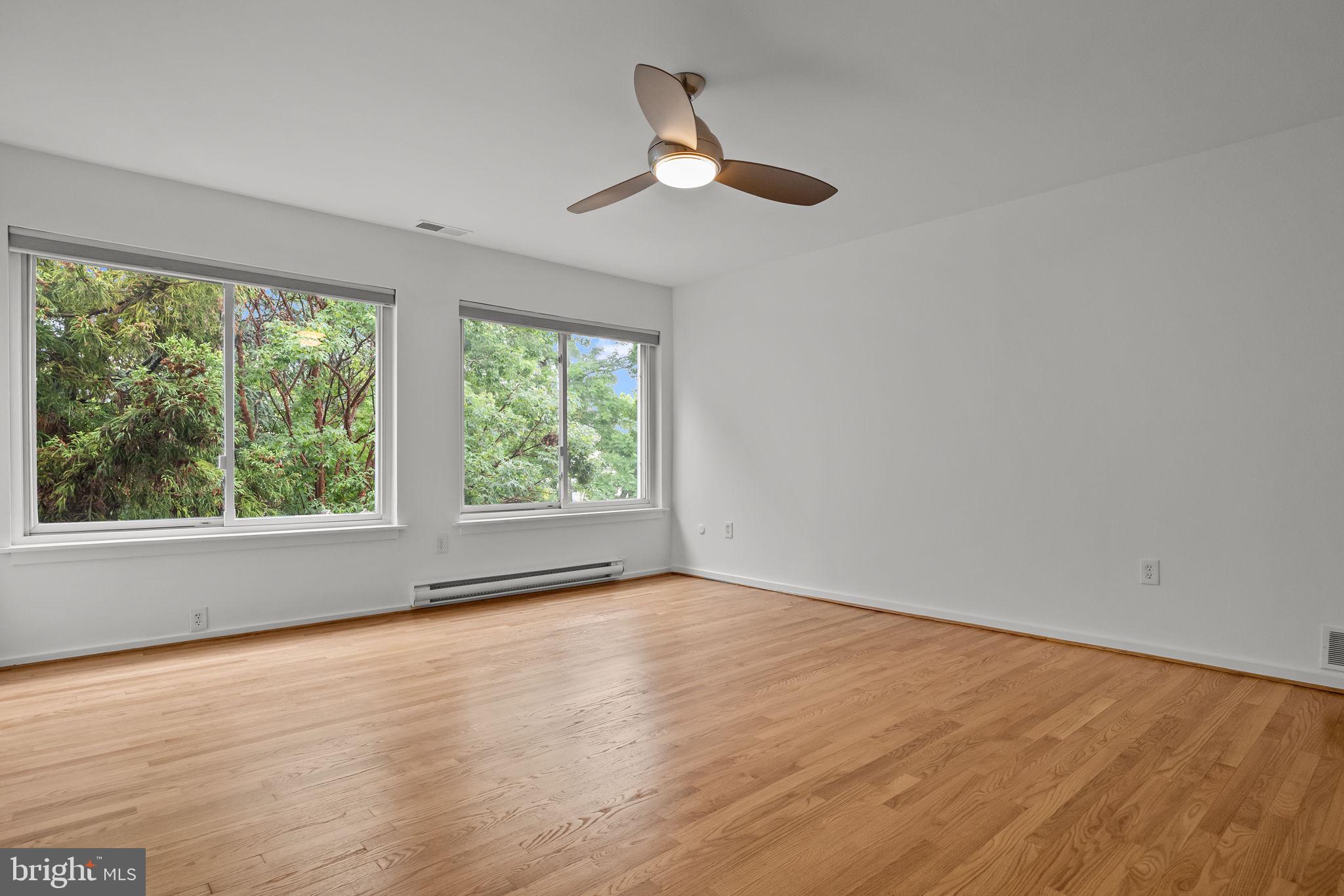 QUEEN VILLAGE - Residential